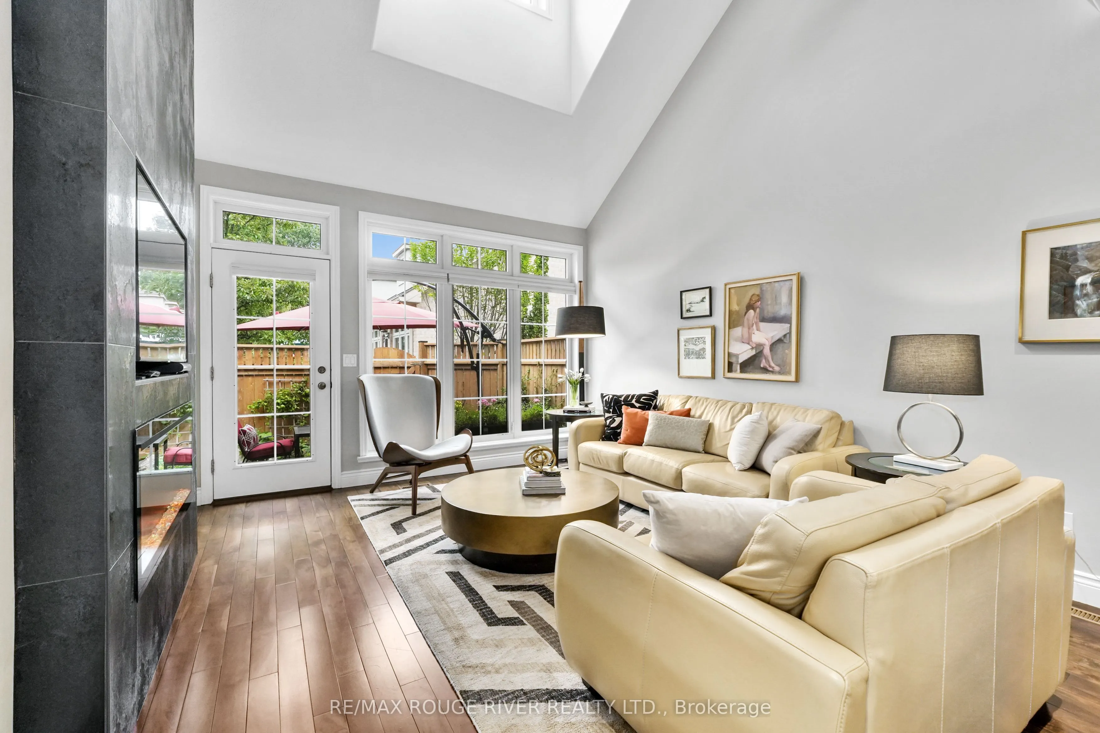 120 University Avenue E, #403