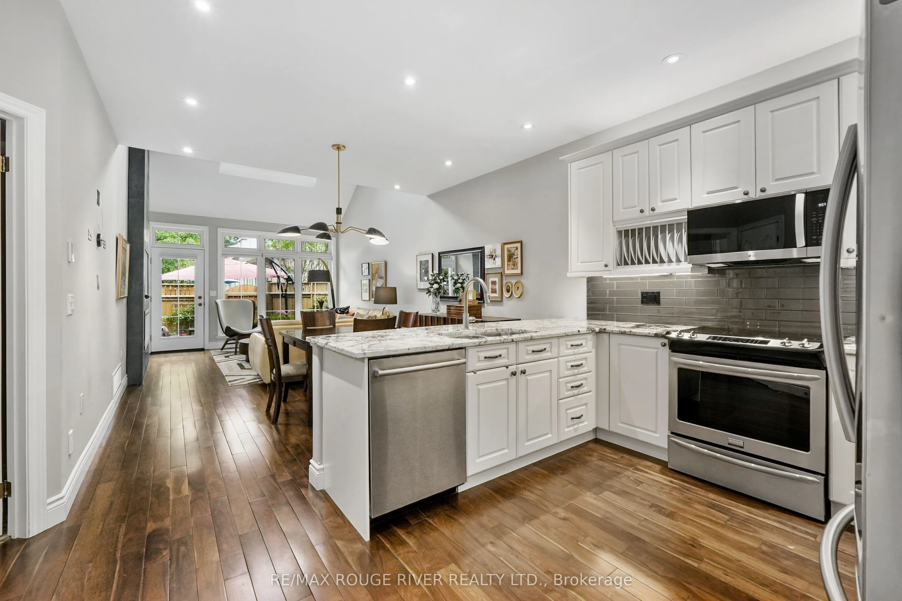 120 University Avenue E, #403