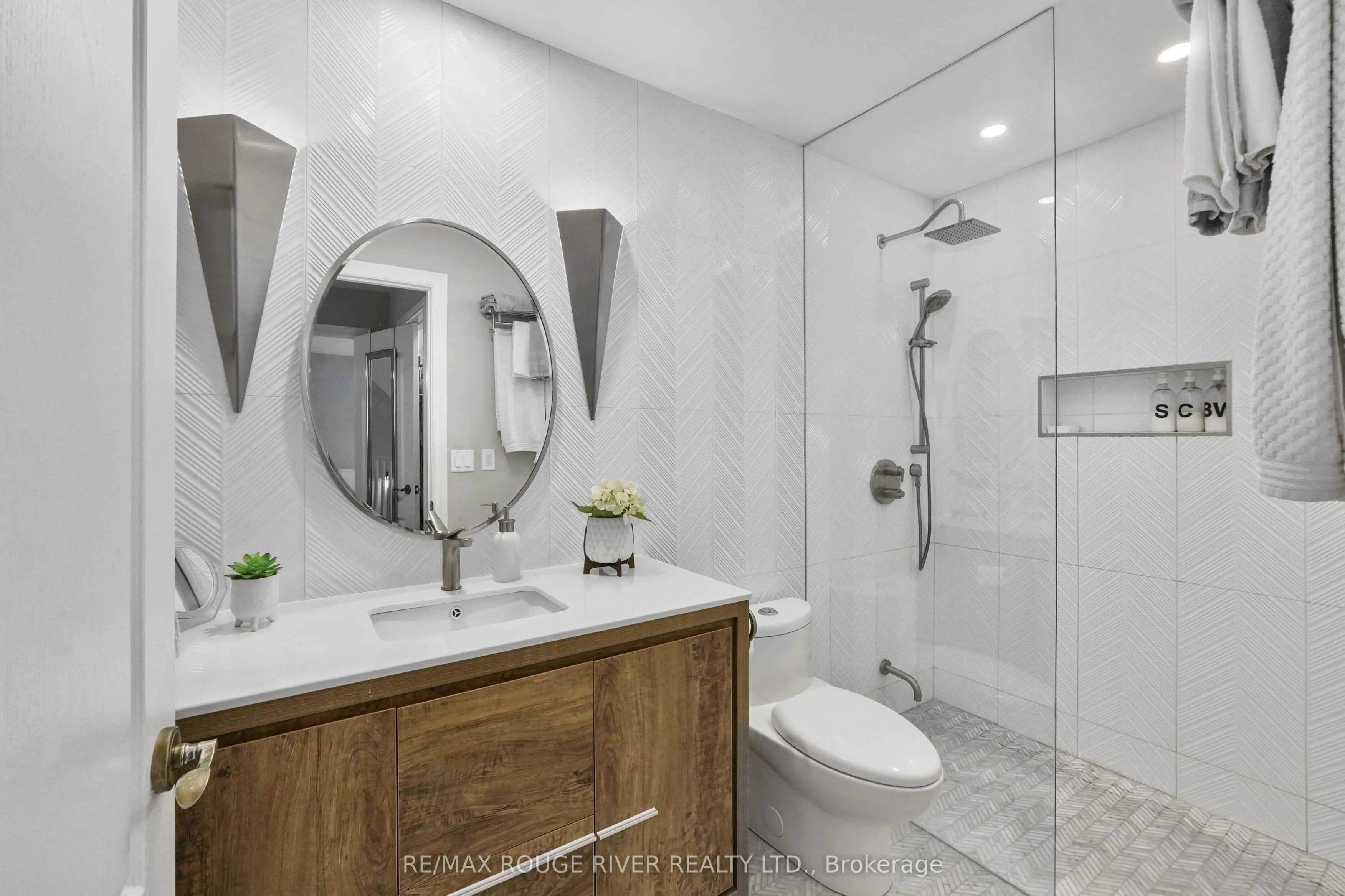 120 University Avenue E, #403