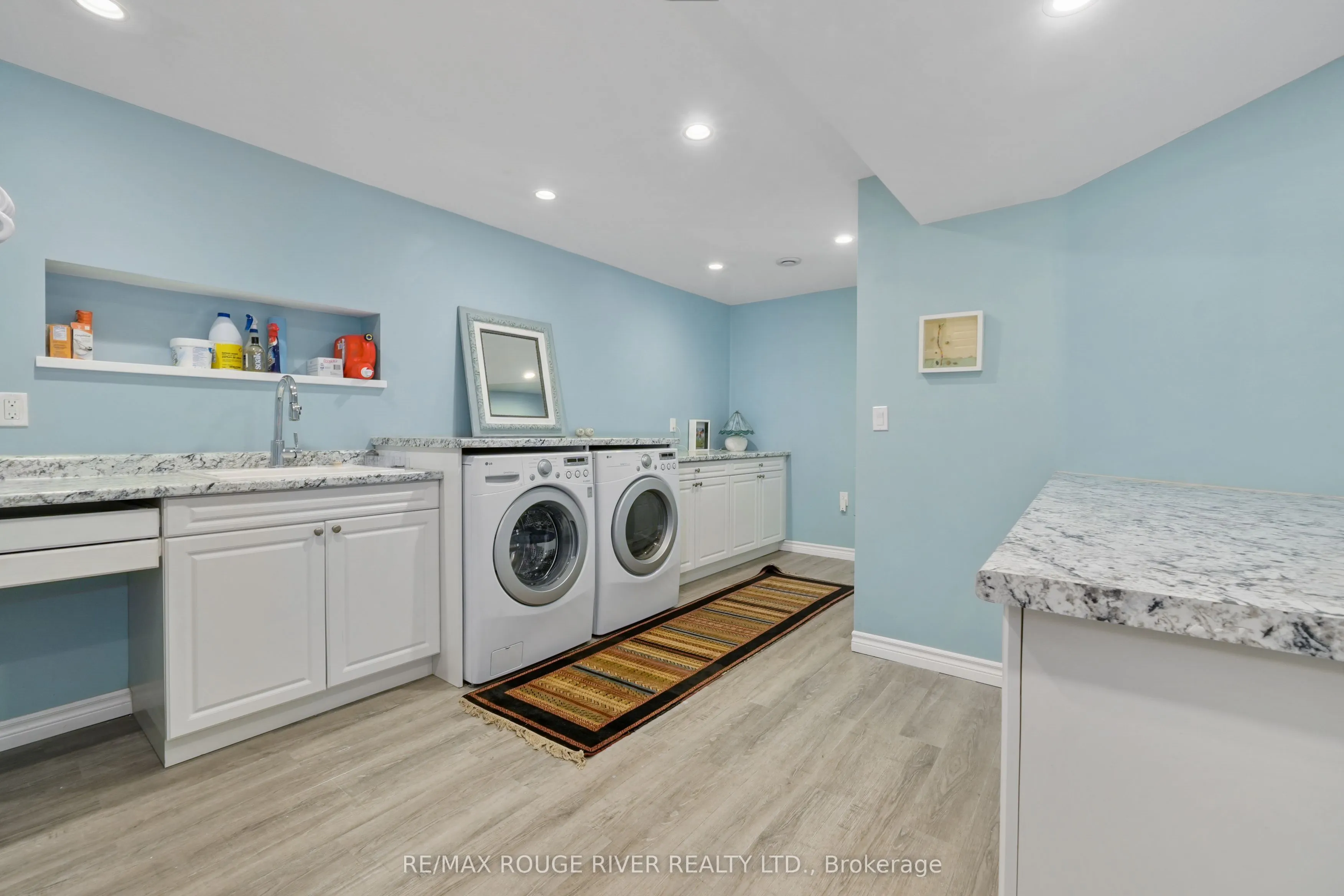 120 University Avenue E, #403