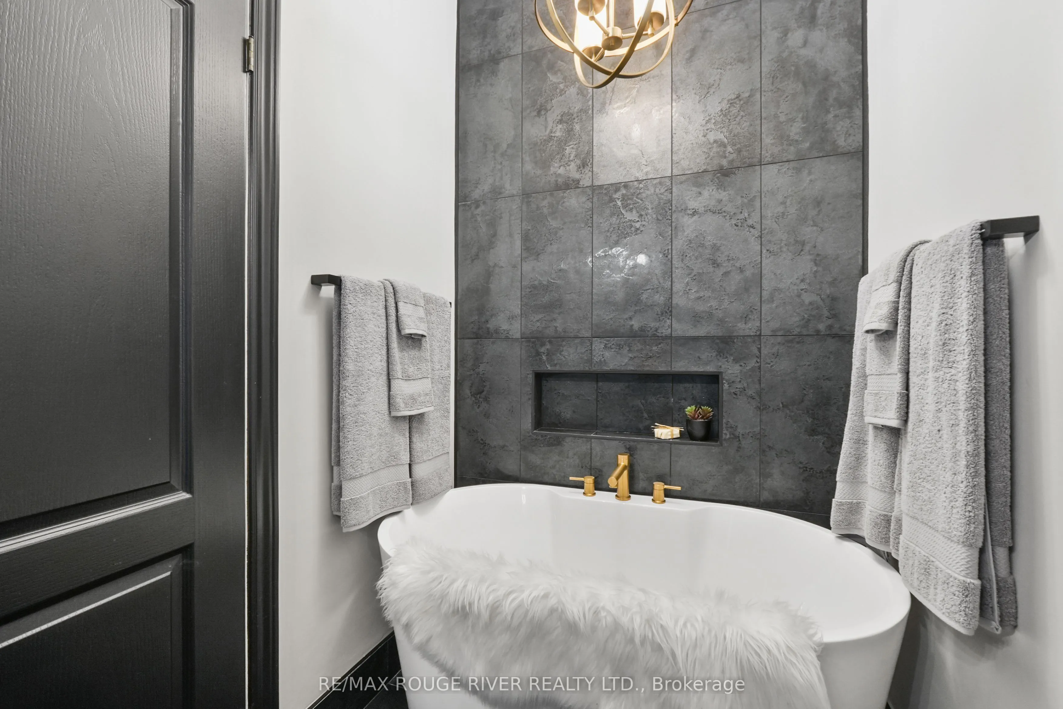 120 University Avenue E, #403