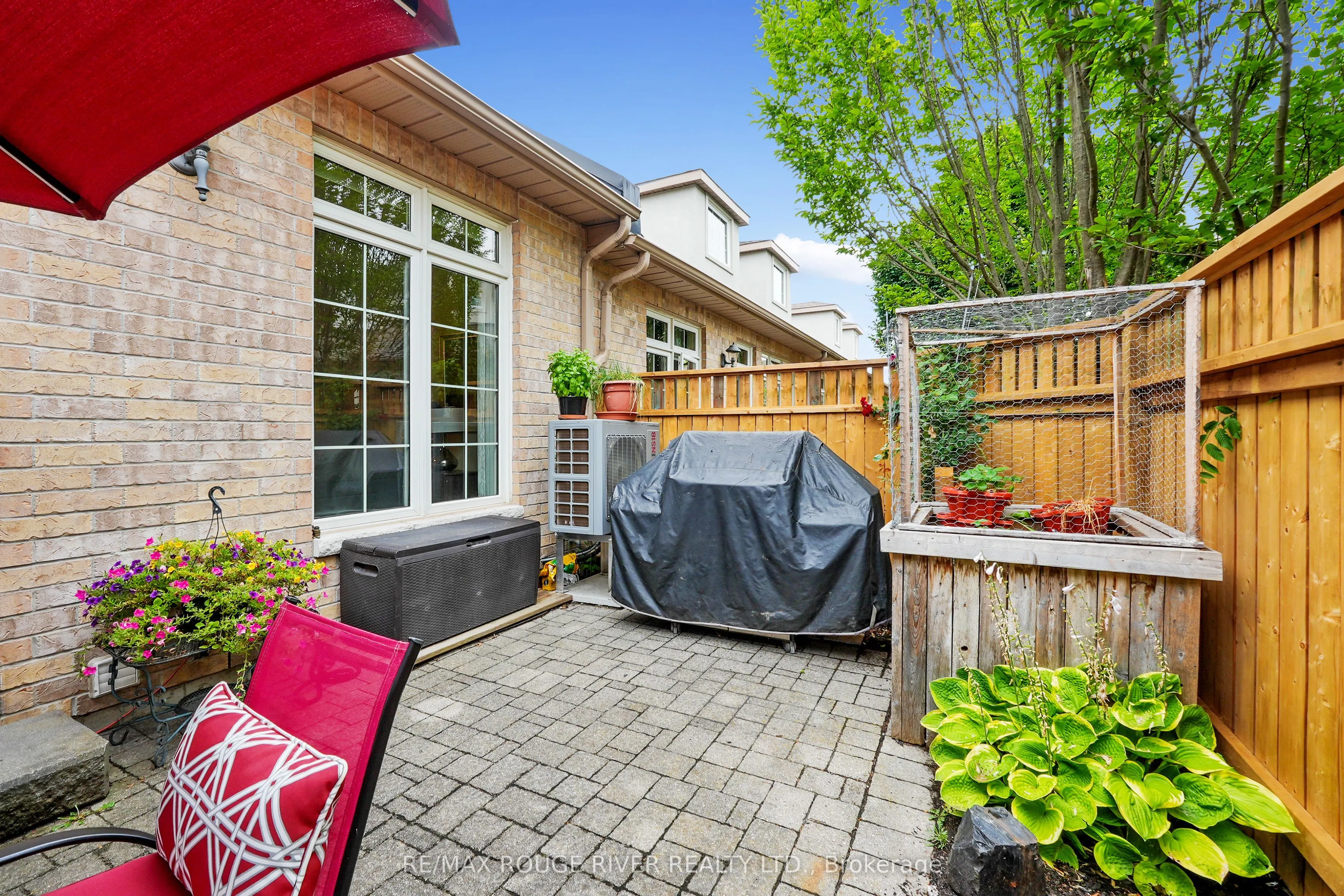 120 University Avenue E, #403