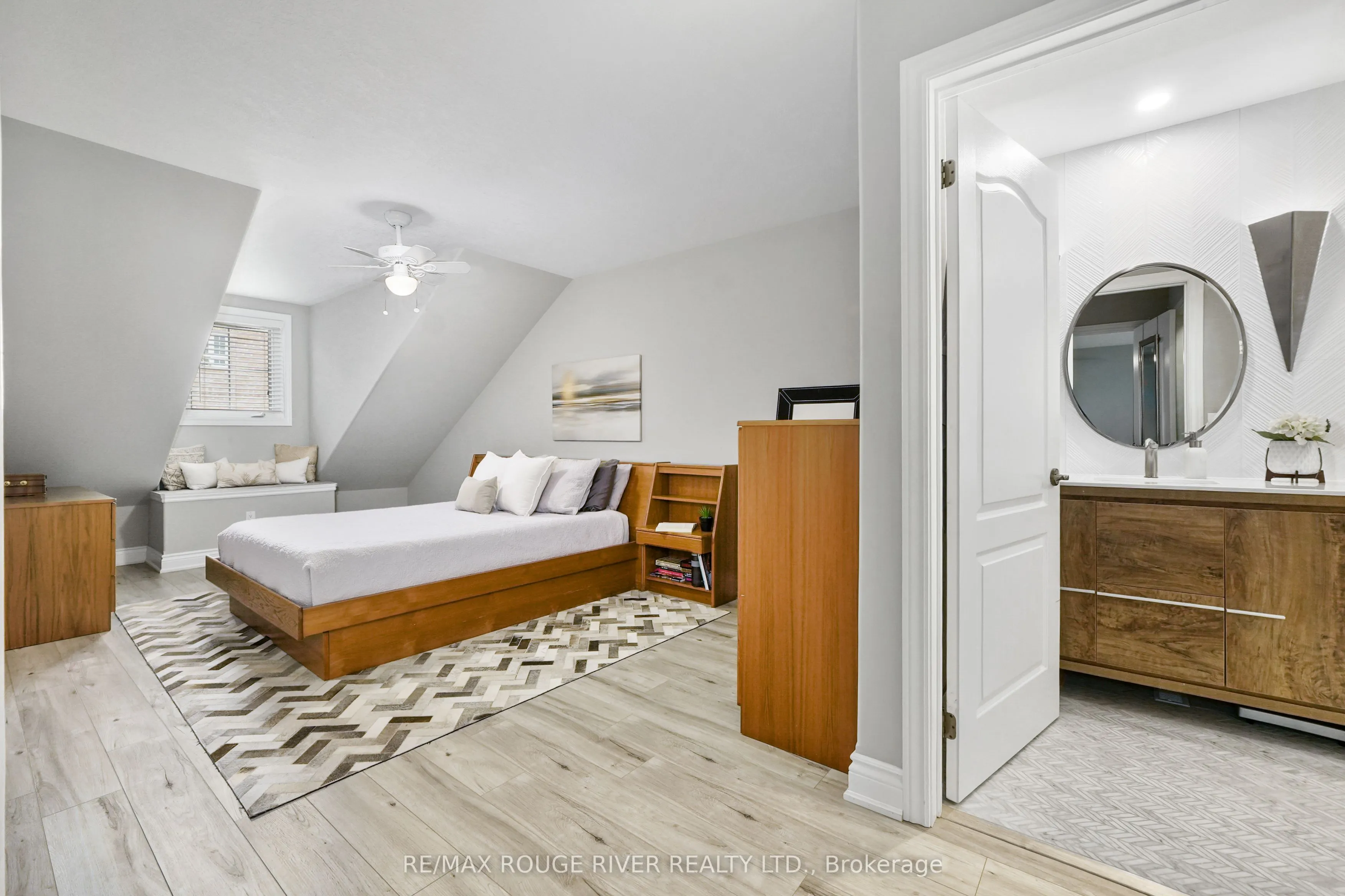 120 University Avenue E, #403