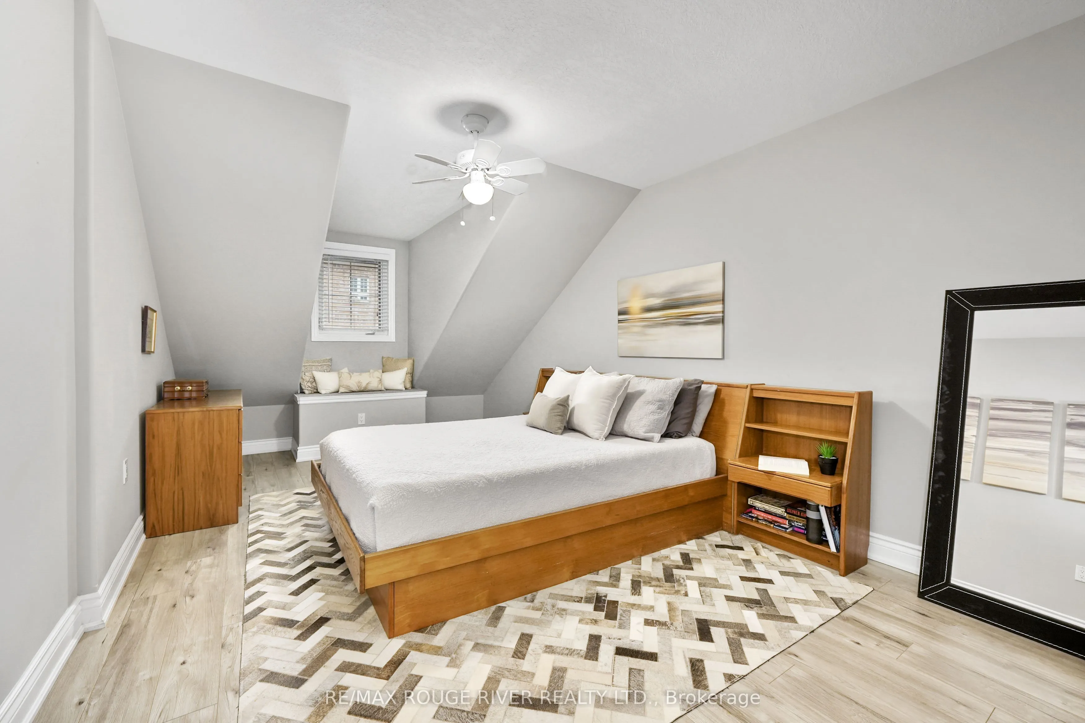 120 University Avenue E, #403