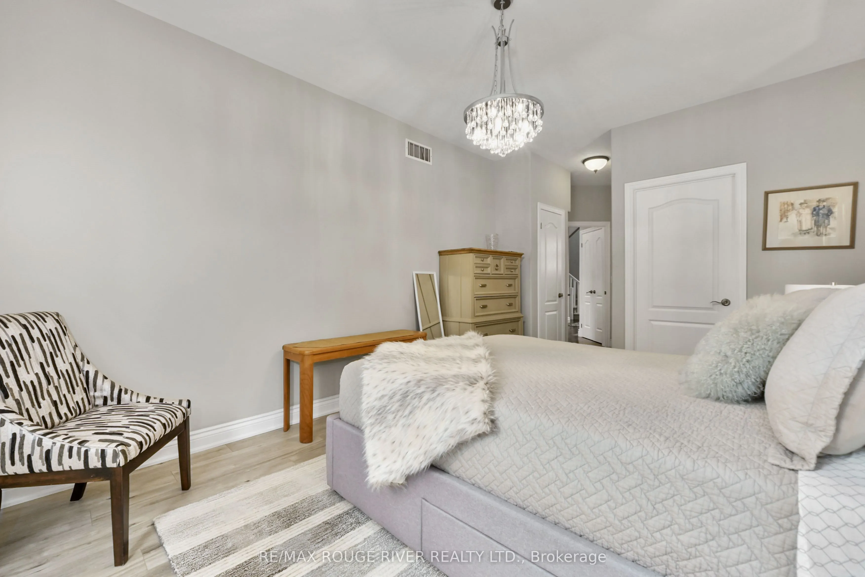 120 University Avenue E, #403