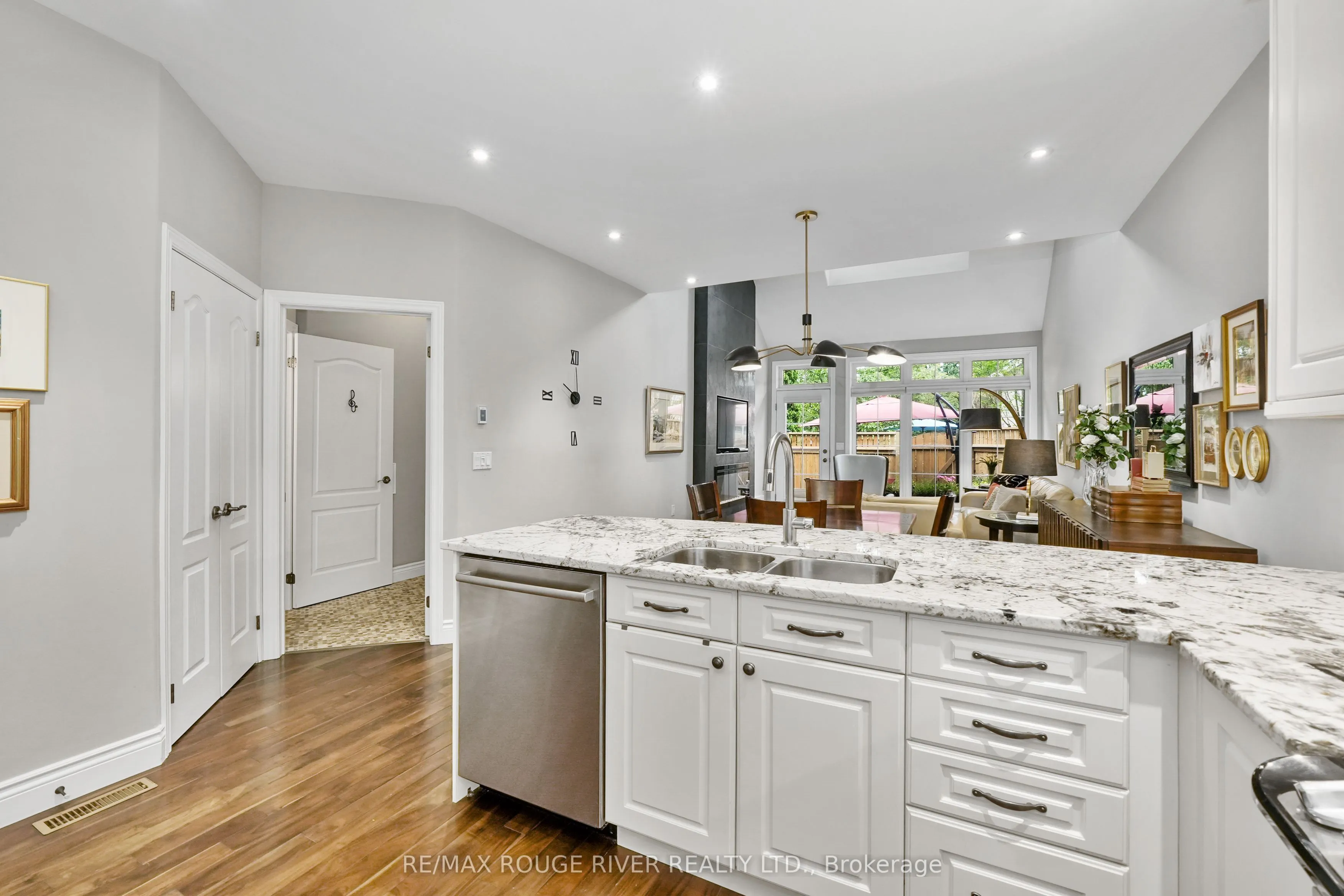 120 University Avenue E, #403