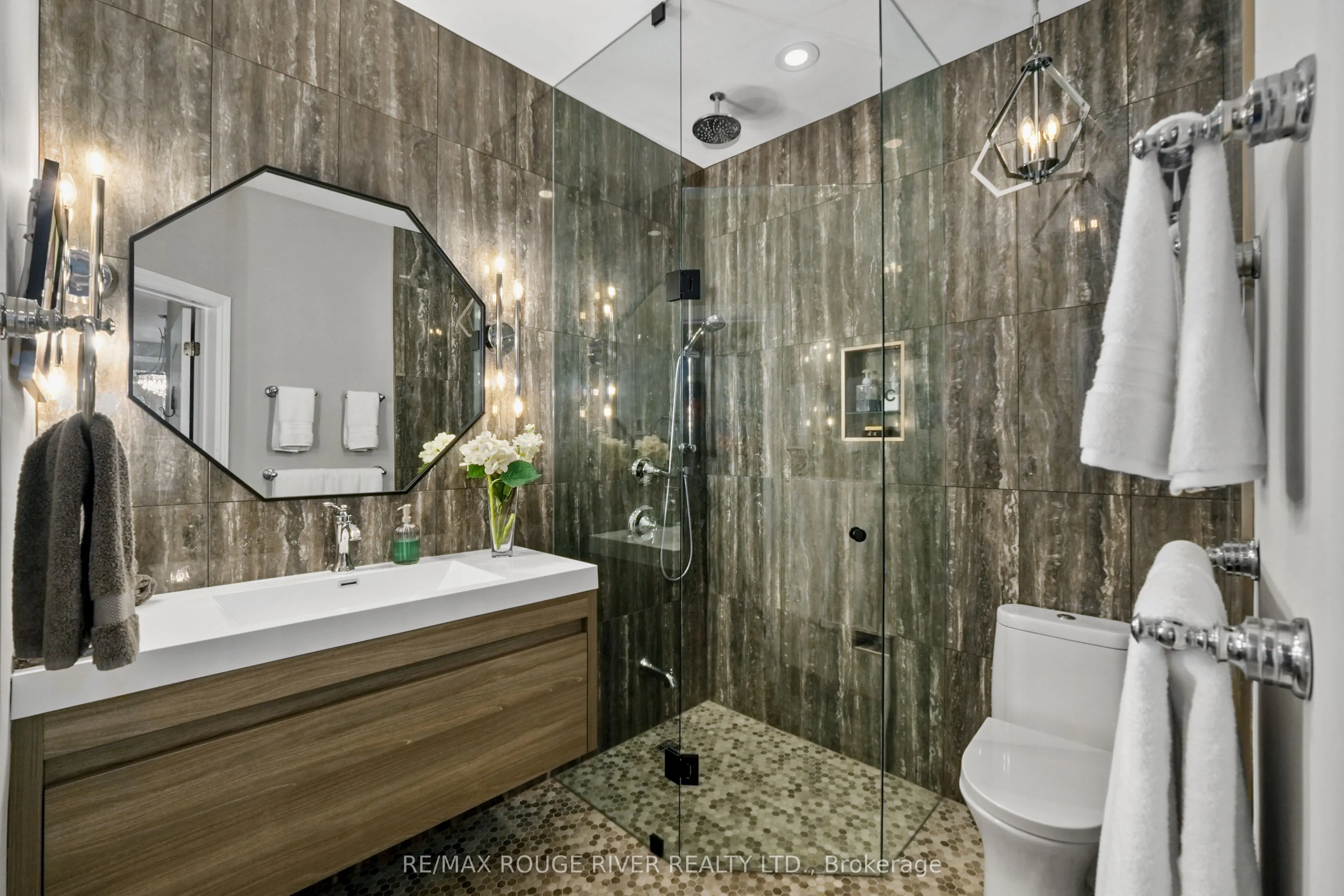120 University Avenue E, #403