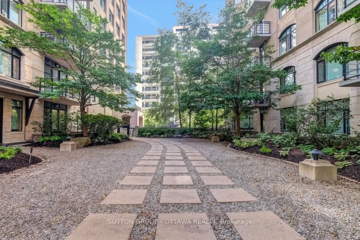 95 Bronson Avenue, #802