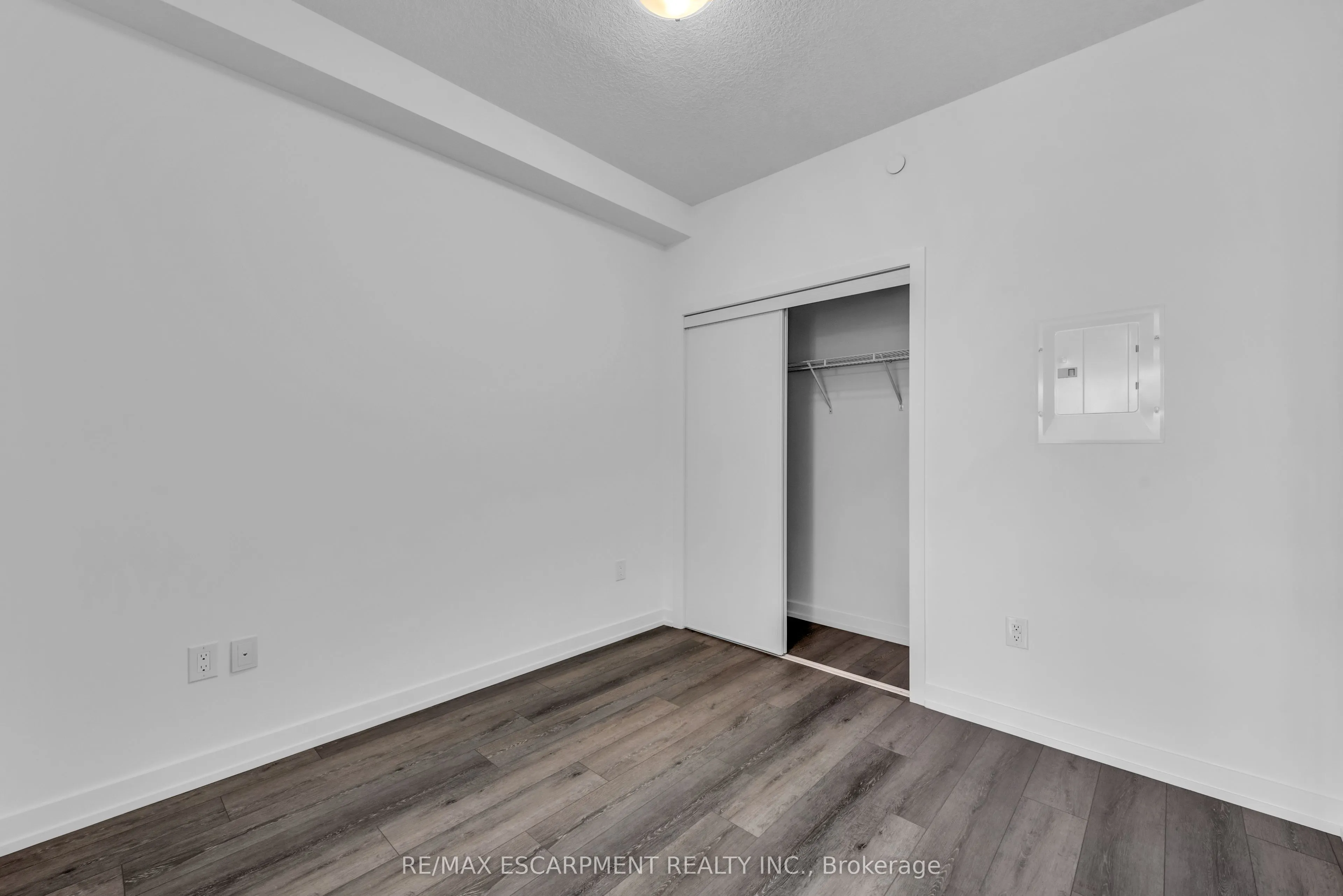 470 Dundas Street E, #220