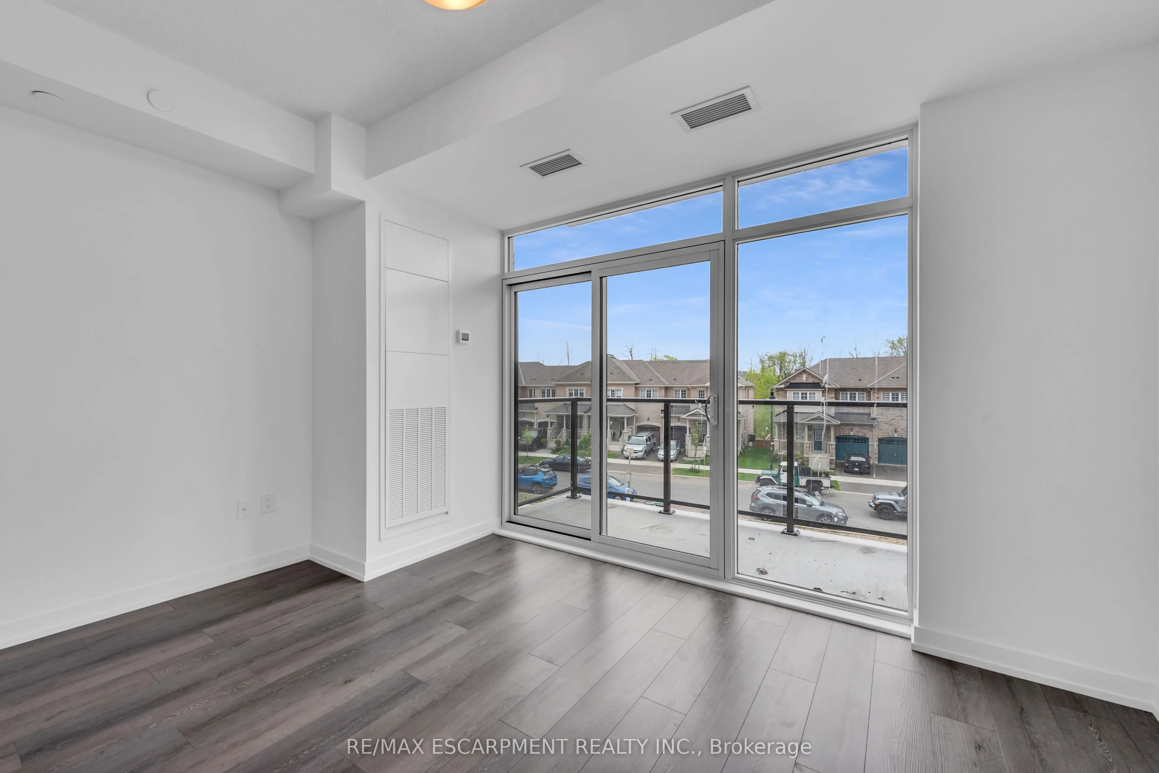 470 Dundas Street E, #220
