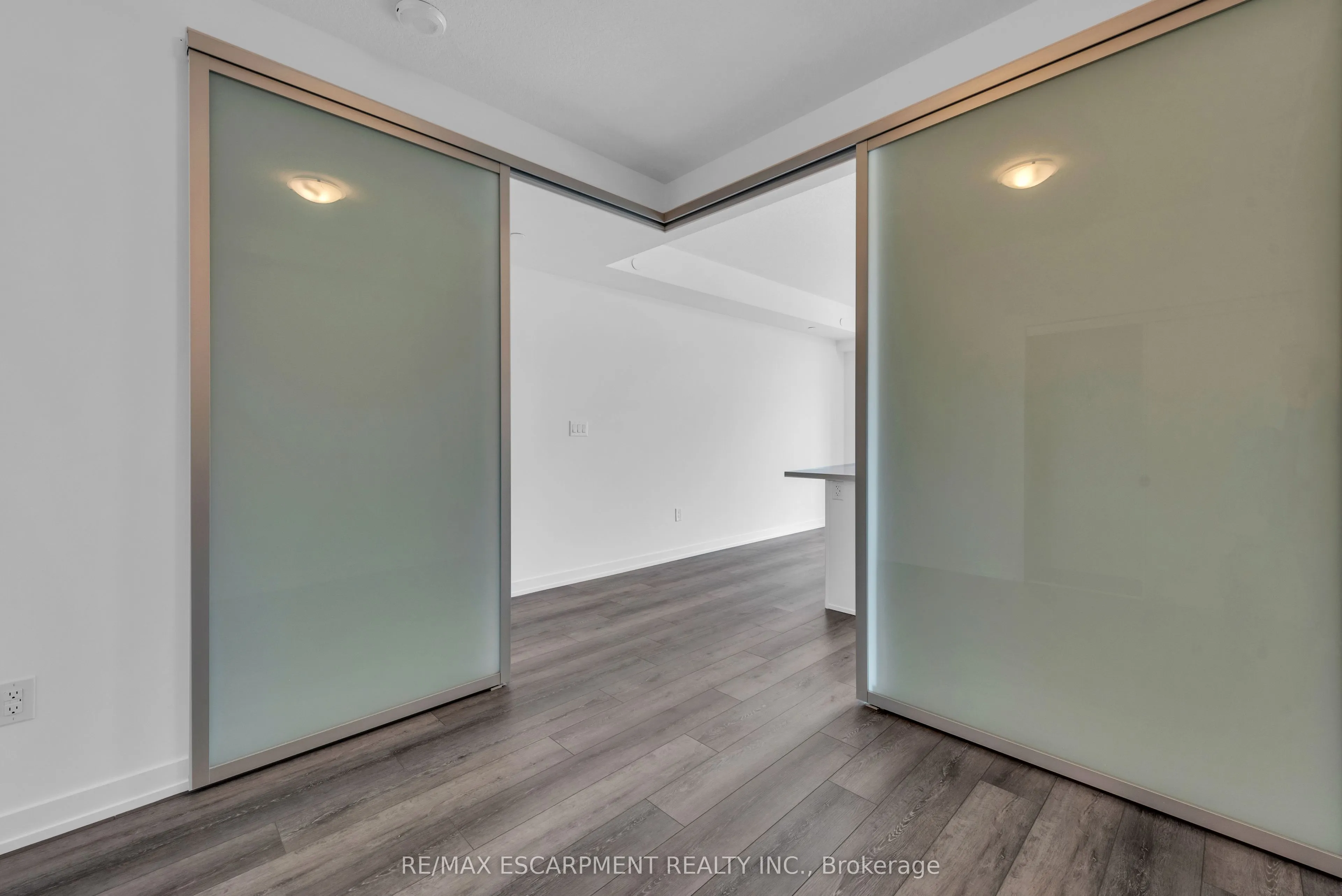 470 Dundas Street E, #220