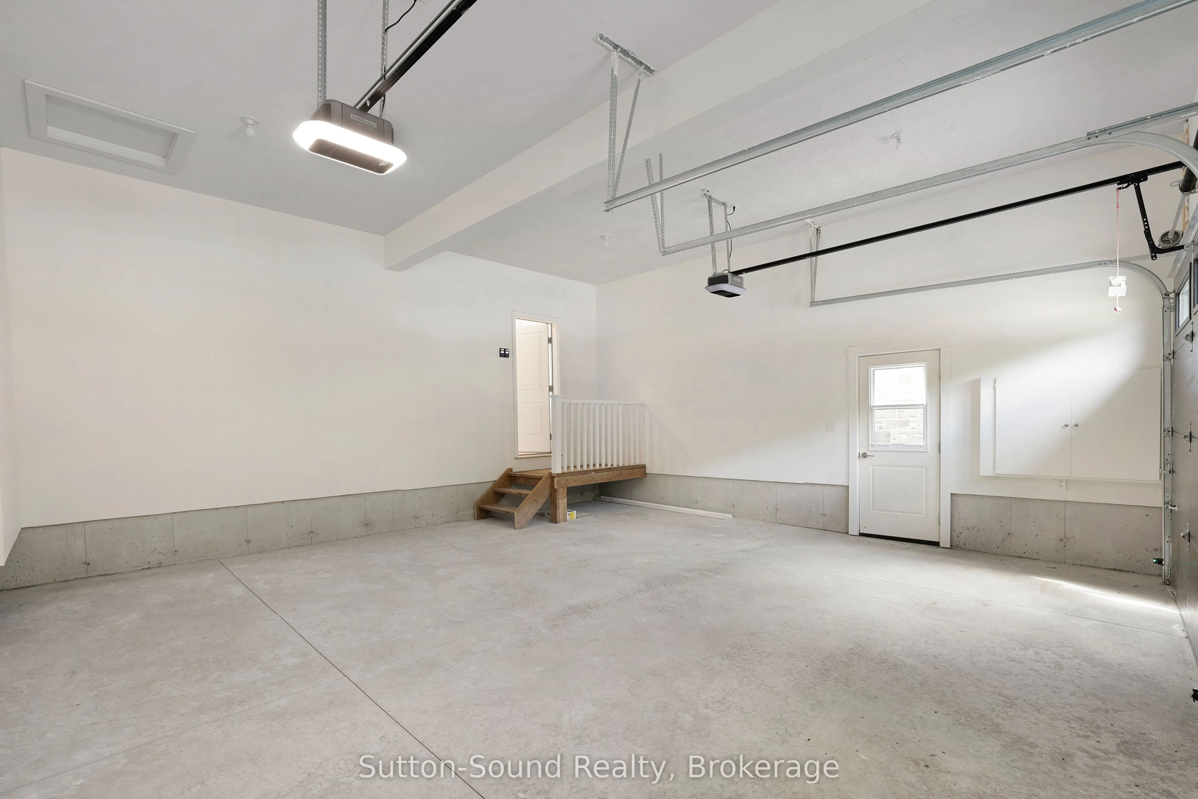 325 6TH Avenue W