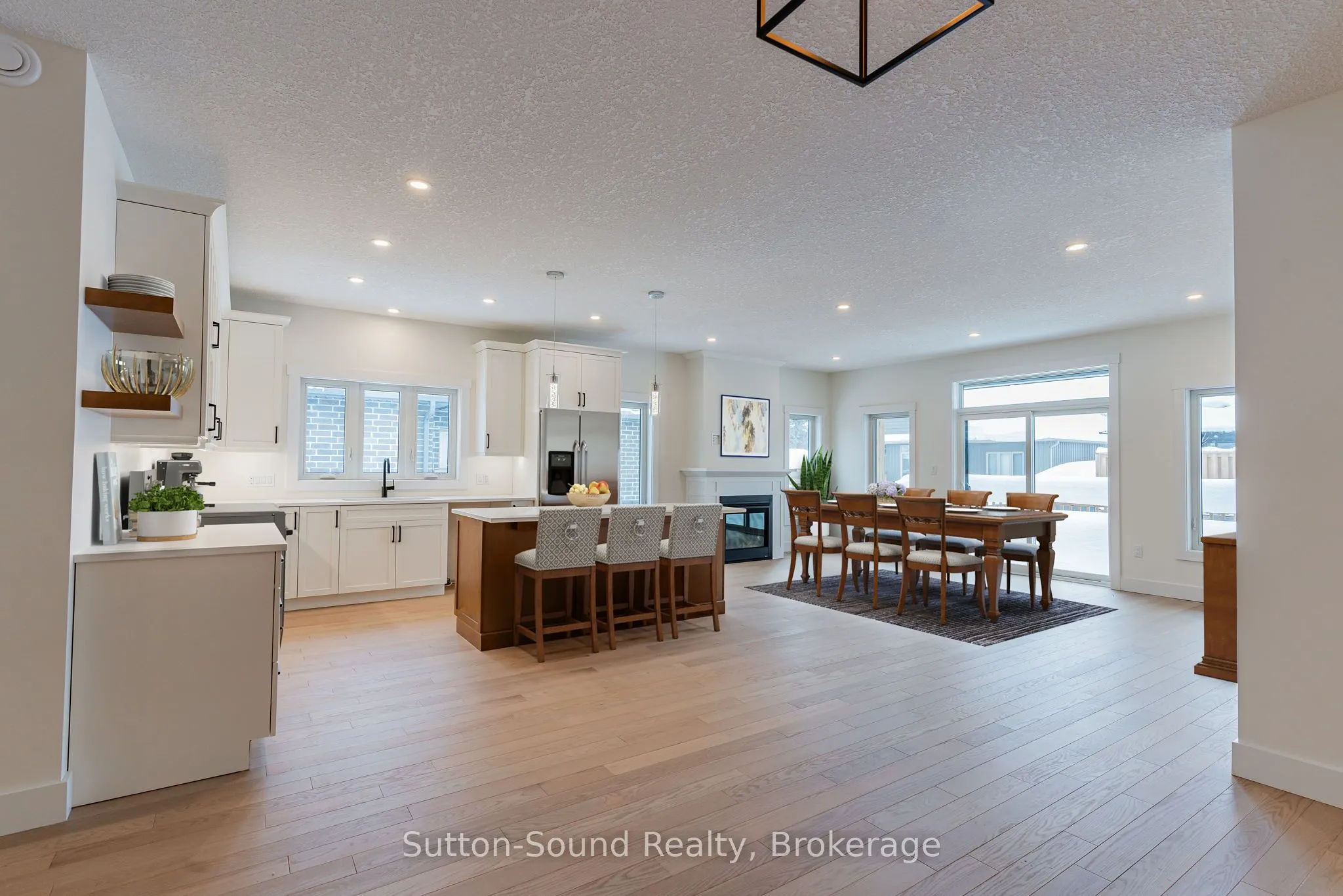 325 6TH Avenue W