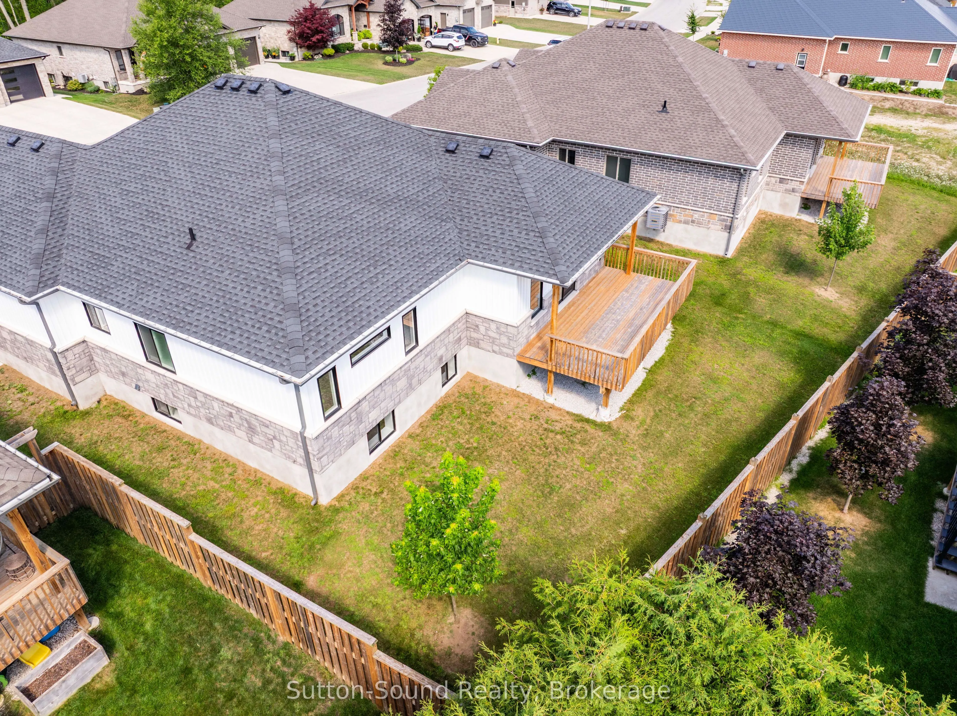 325 6TH Avenue W