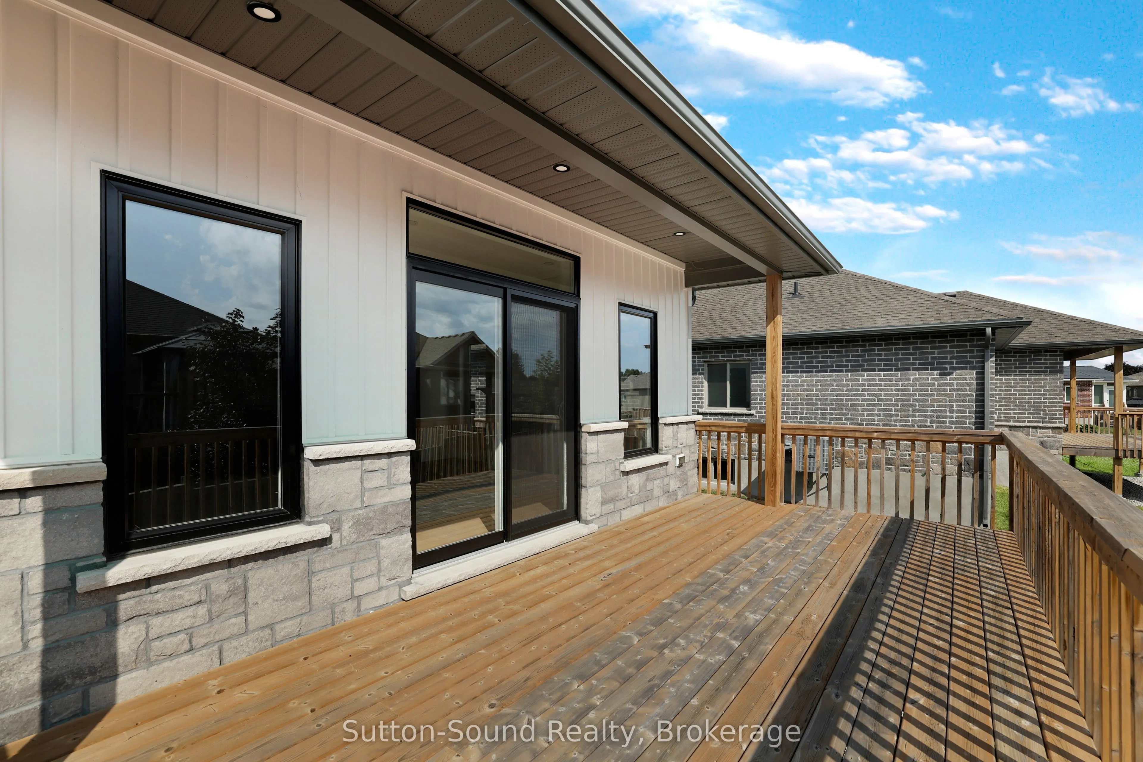 325 6TH Avenue W