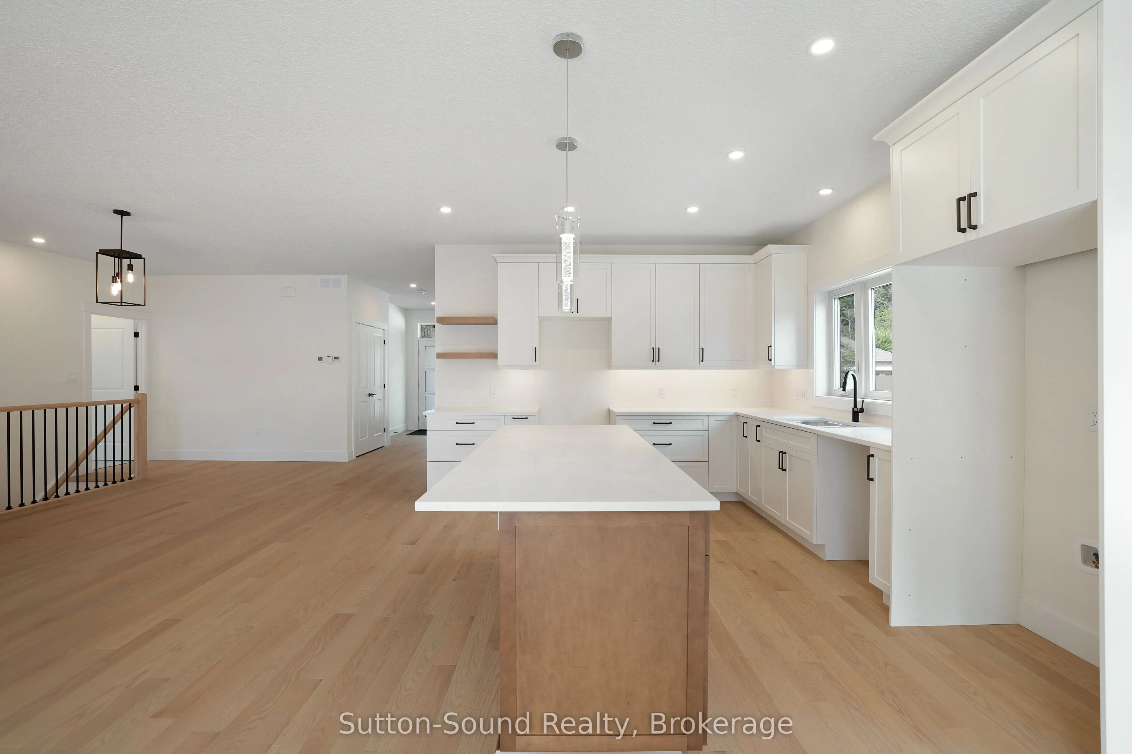 325 6TH Avenue W