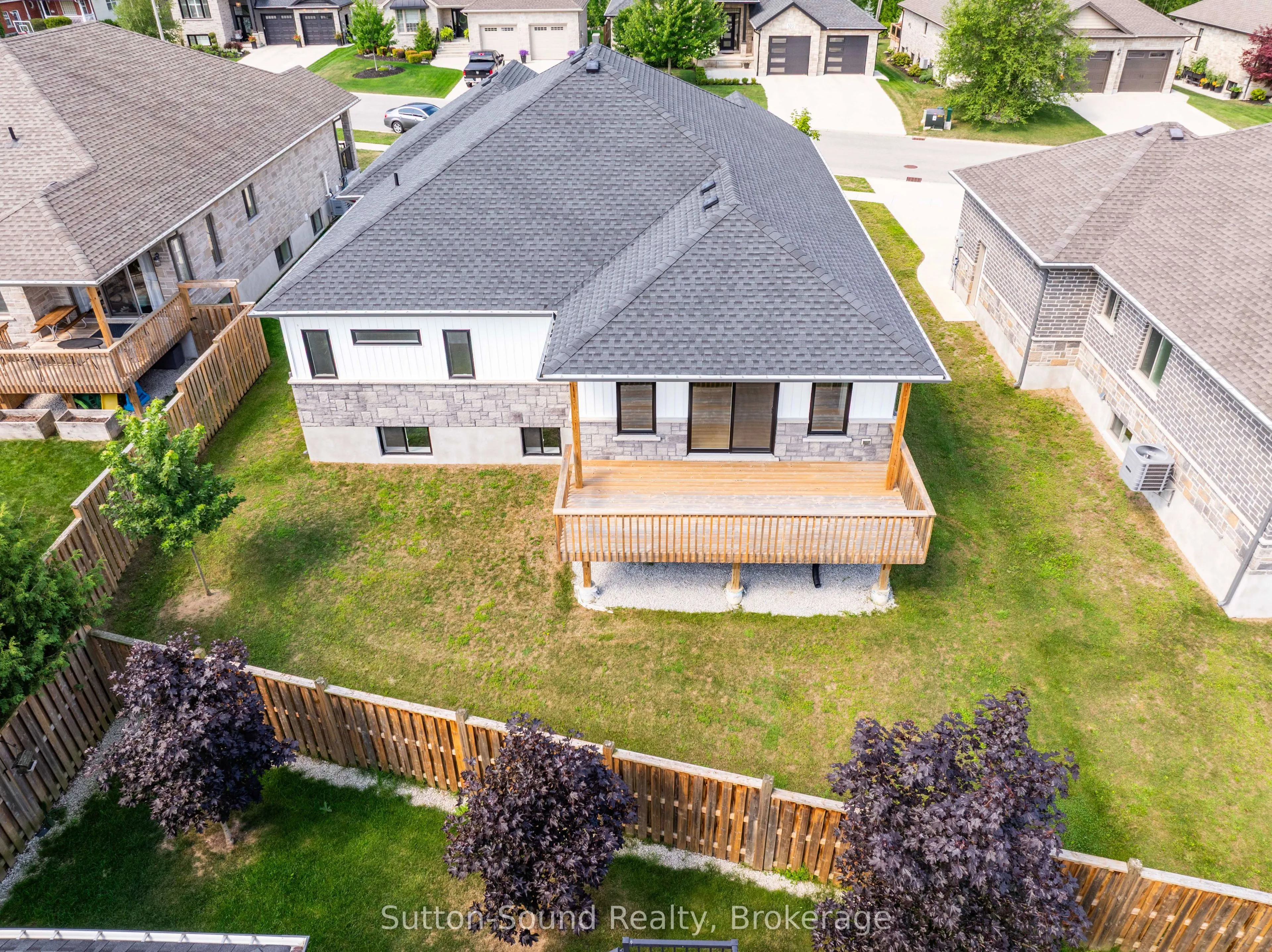 325 6TH Avenue W