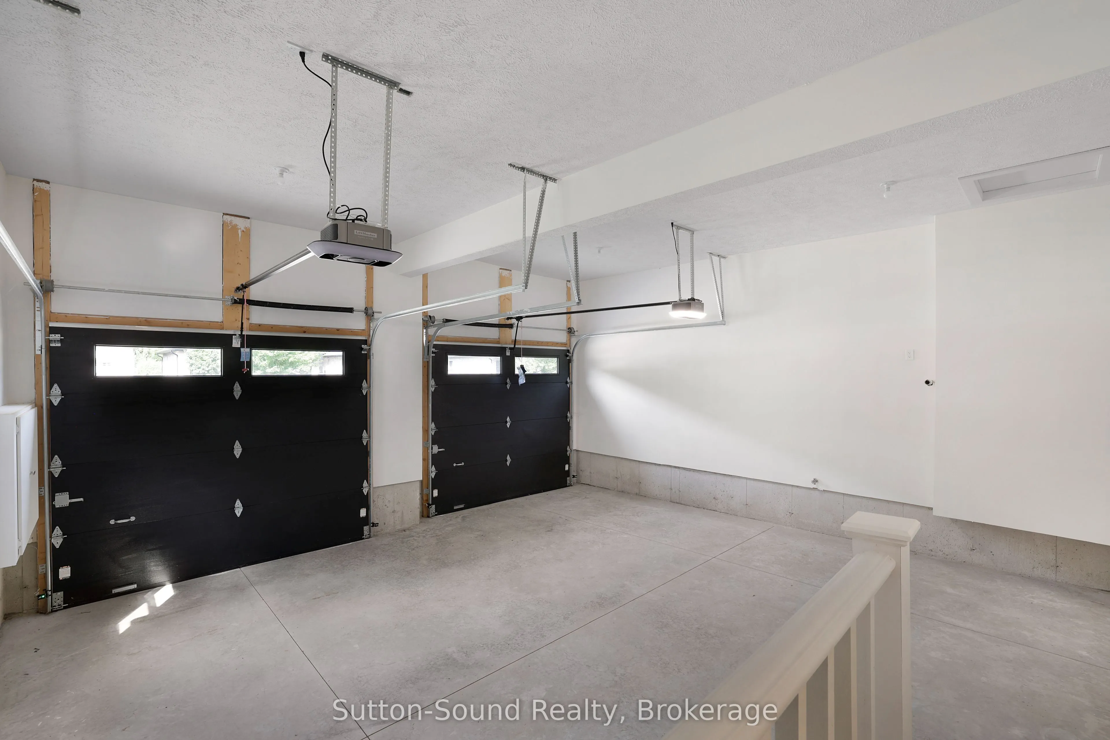 325 6TH Avenue W
