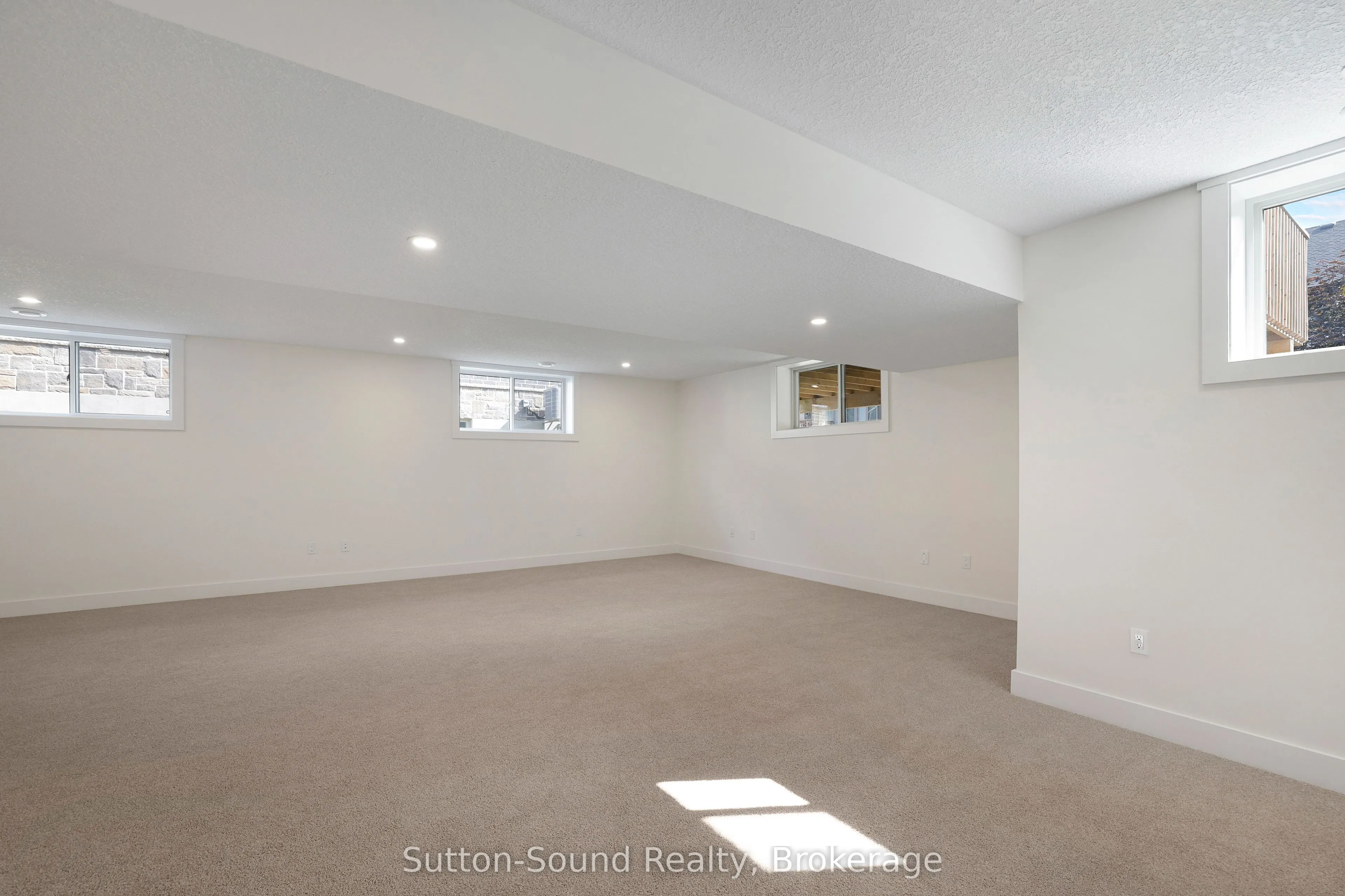 325 6TH Avenue W
