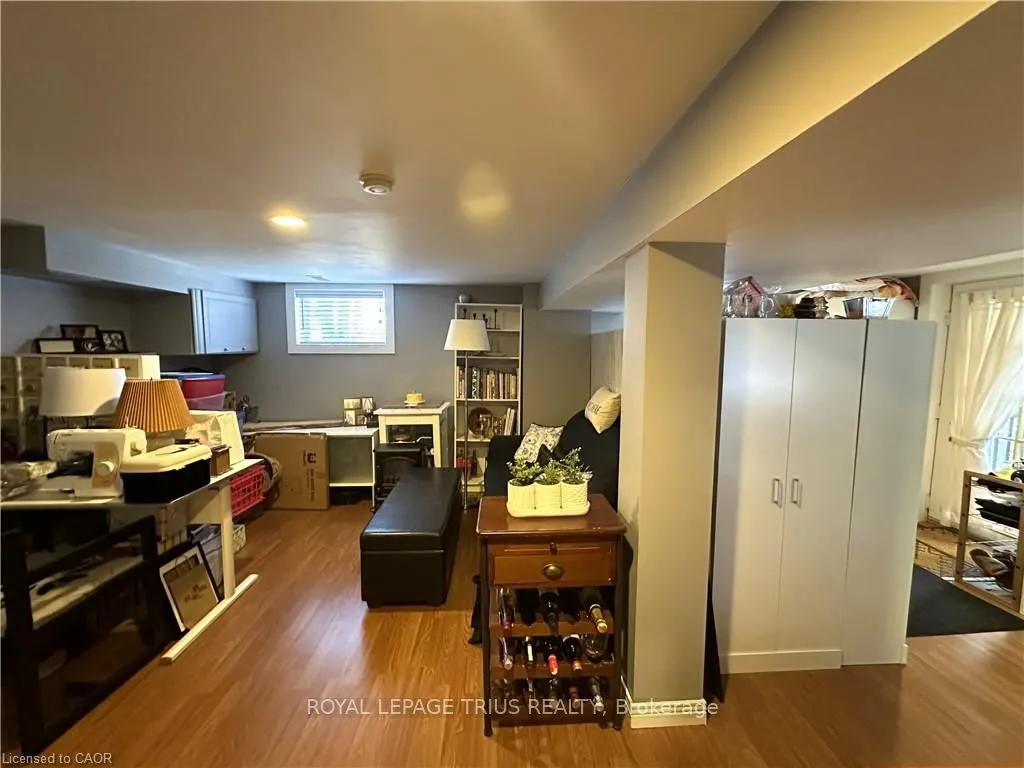 78 Queensway Drive E