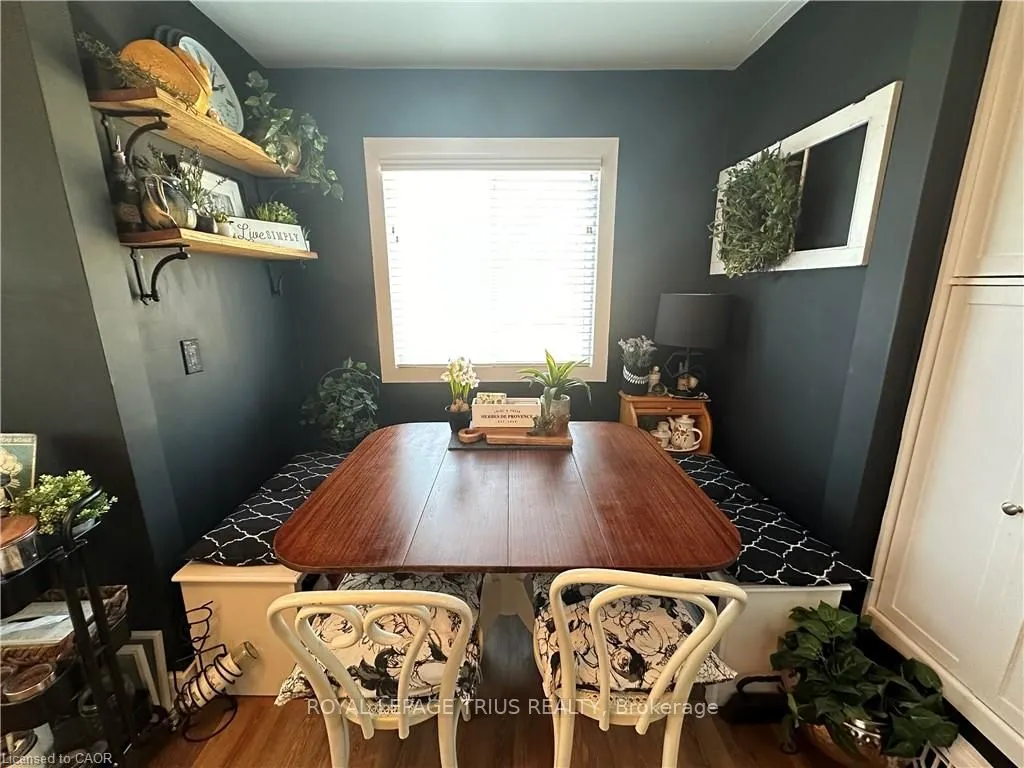 78 Queensway Drive E