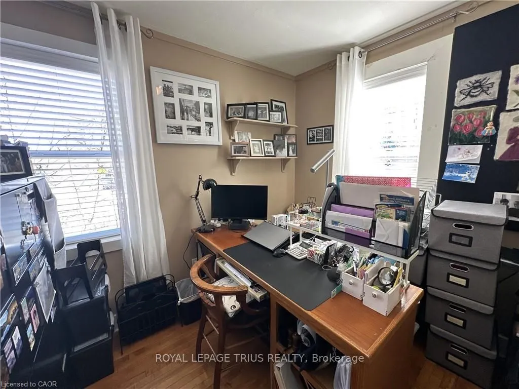 78 Queensway Drive E
