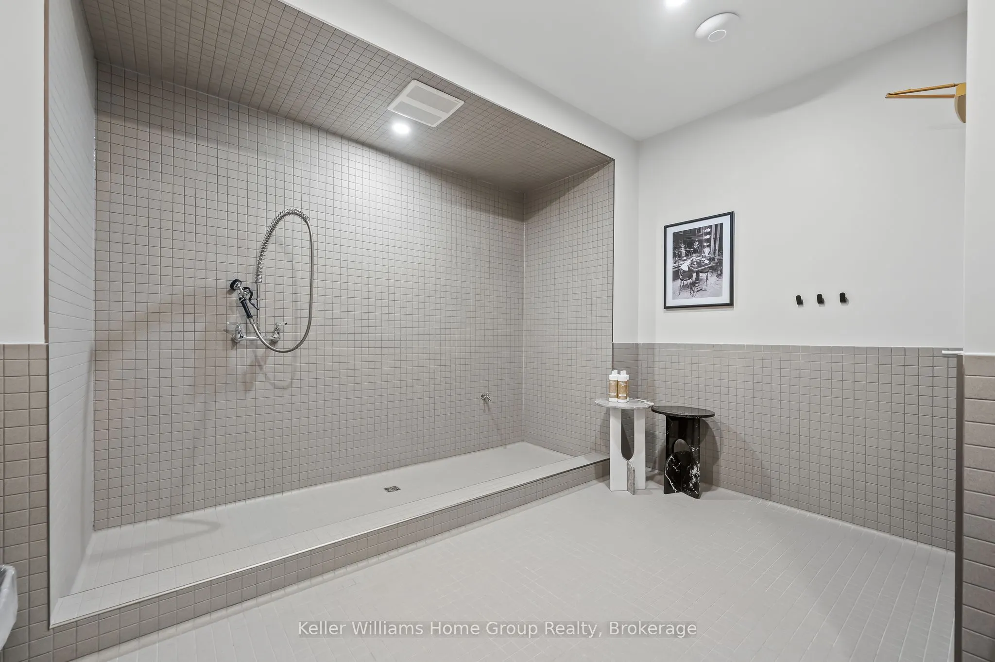 93 Arthur Street, #714