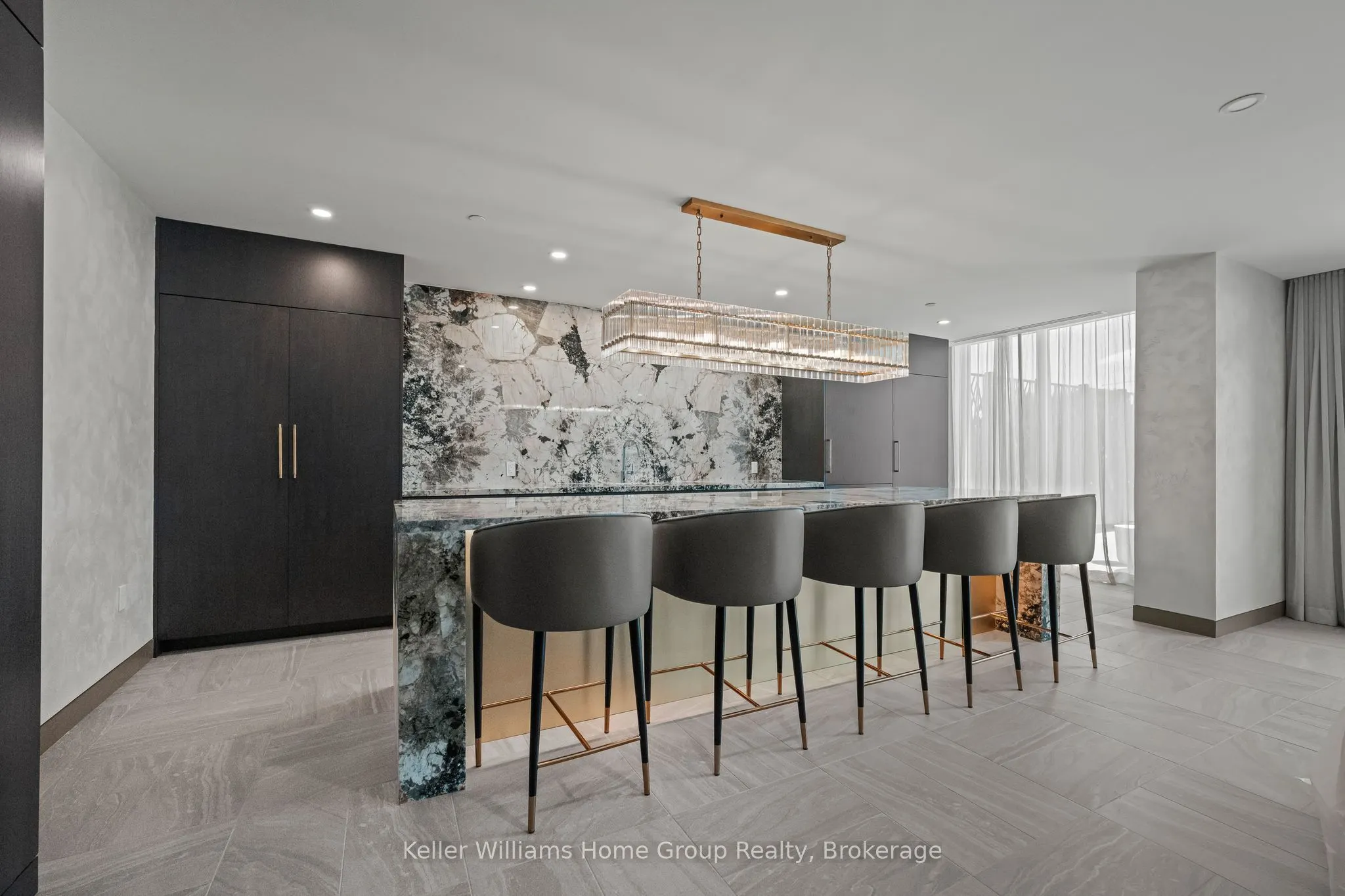 93 Arthur Street, #714