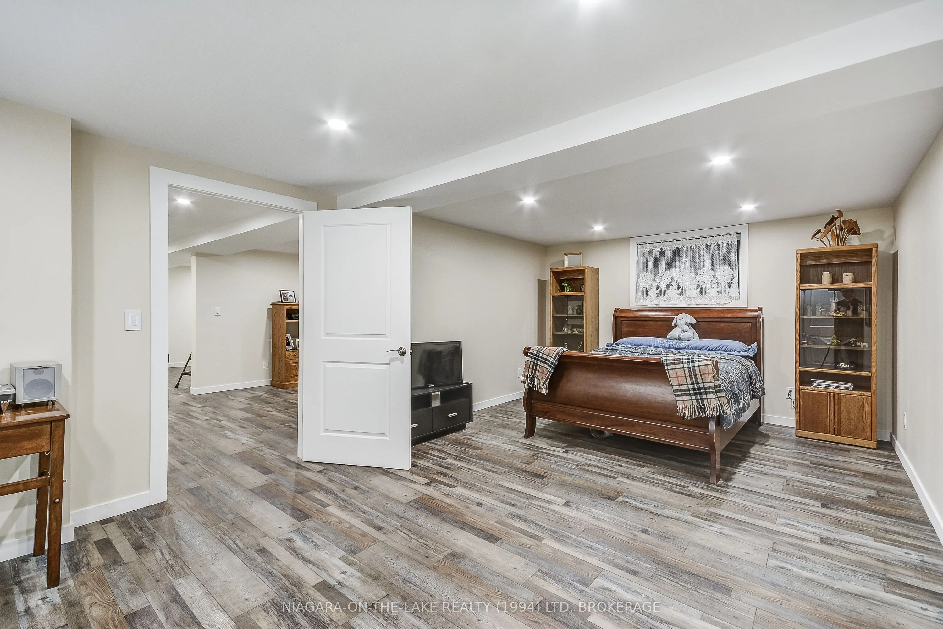 382B William Street W, #B