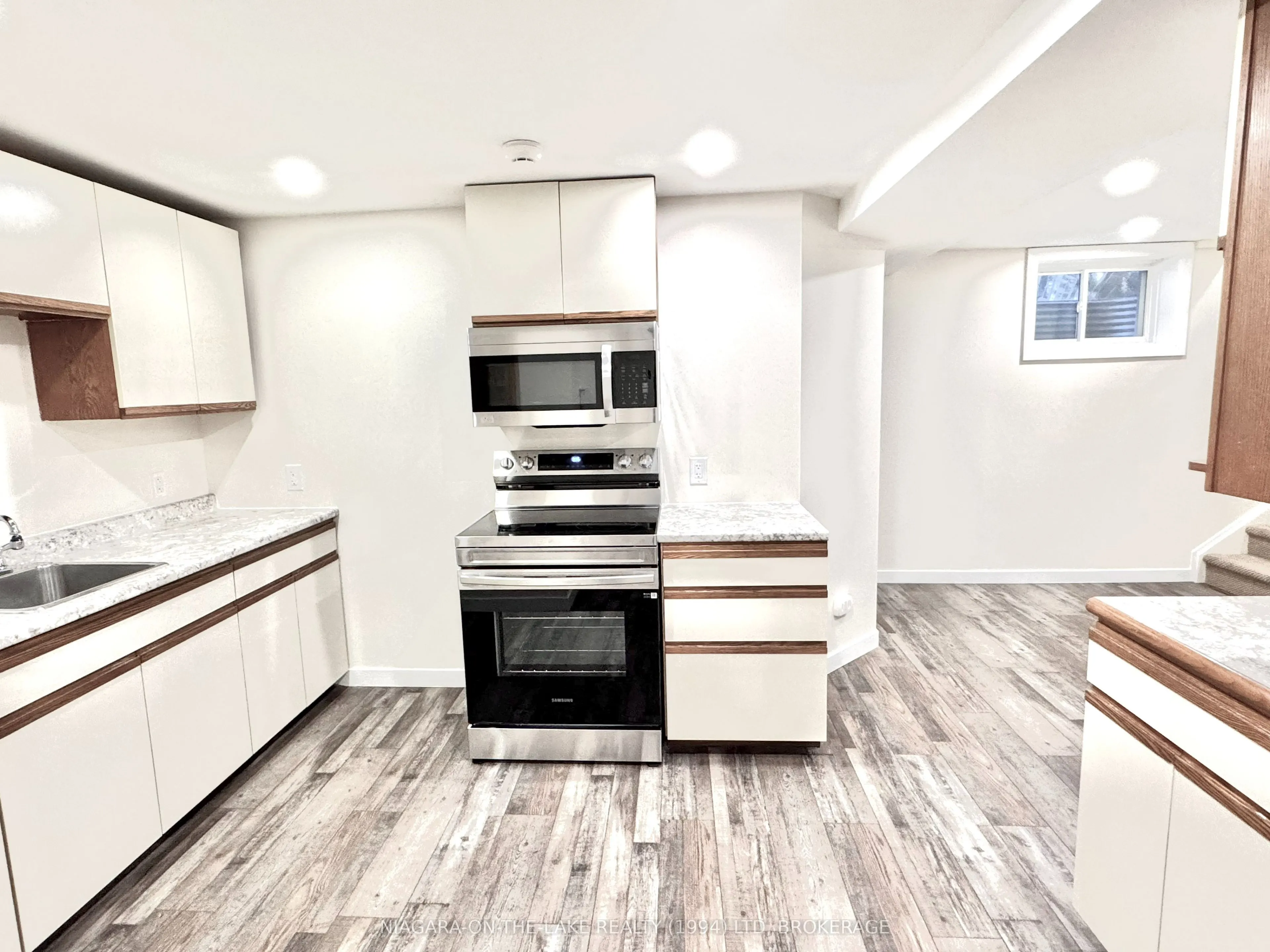 382B William Street W, #B