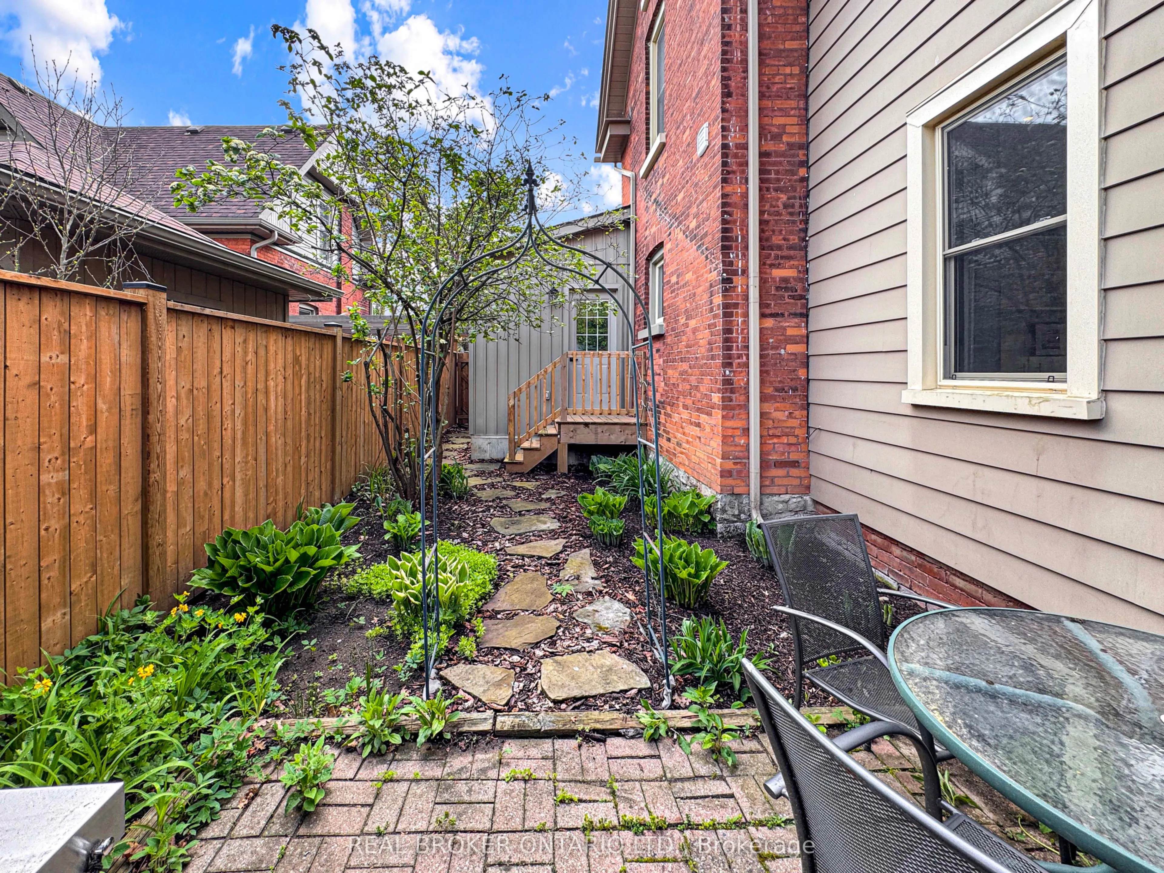 5 Hawarden Avenue