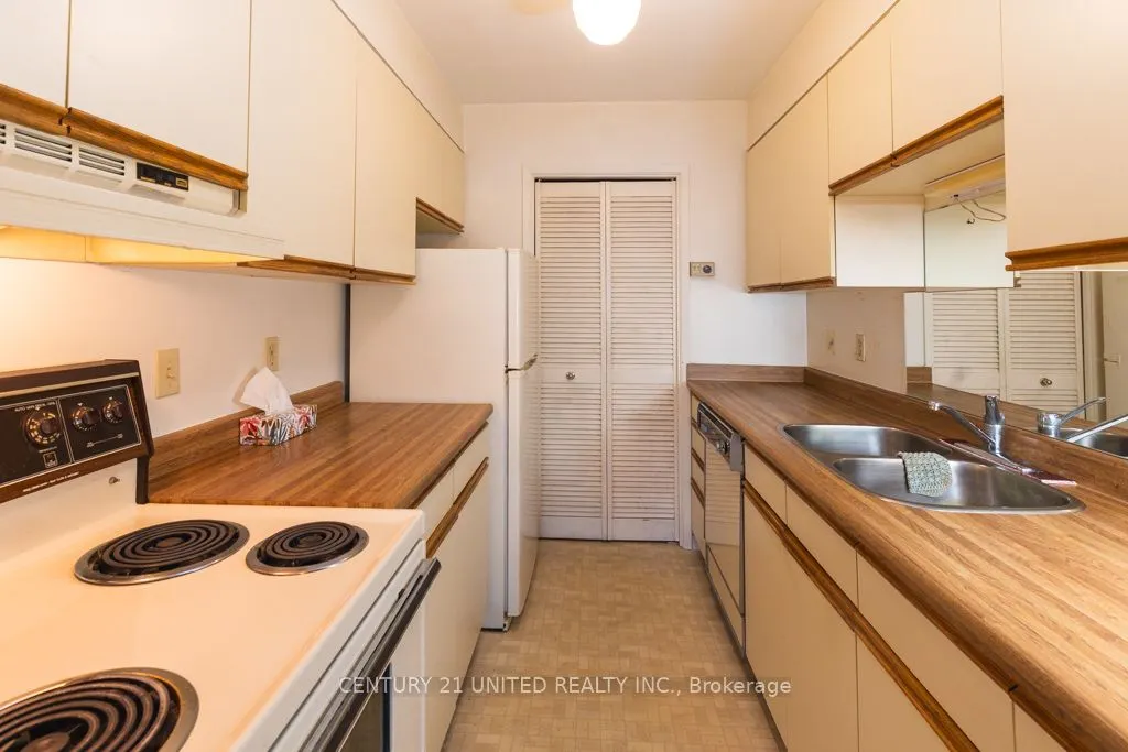 921 Armour Road, #305