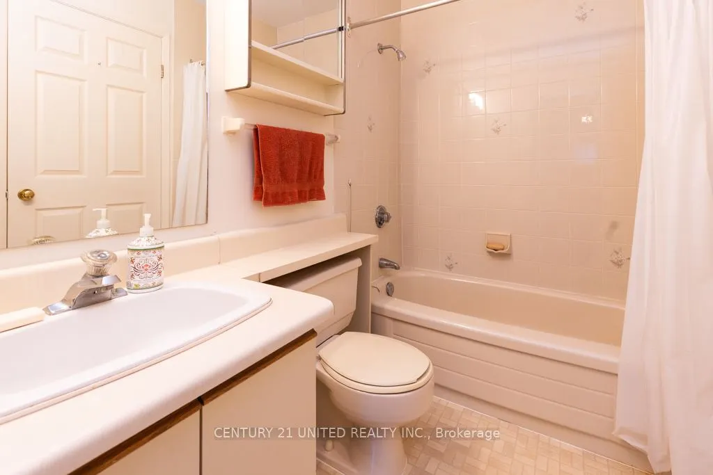921 Armour Road, #305