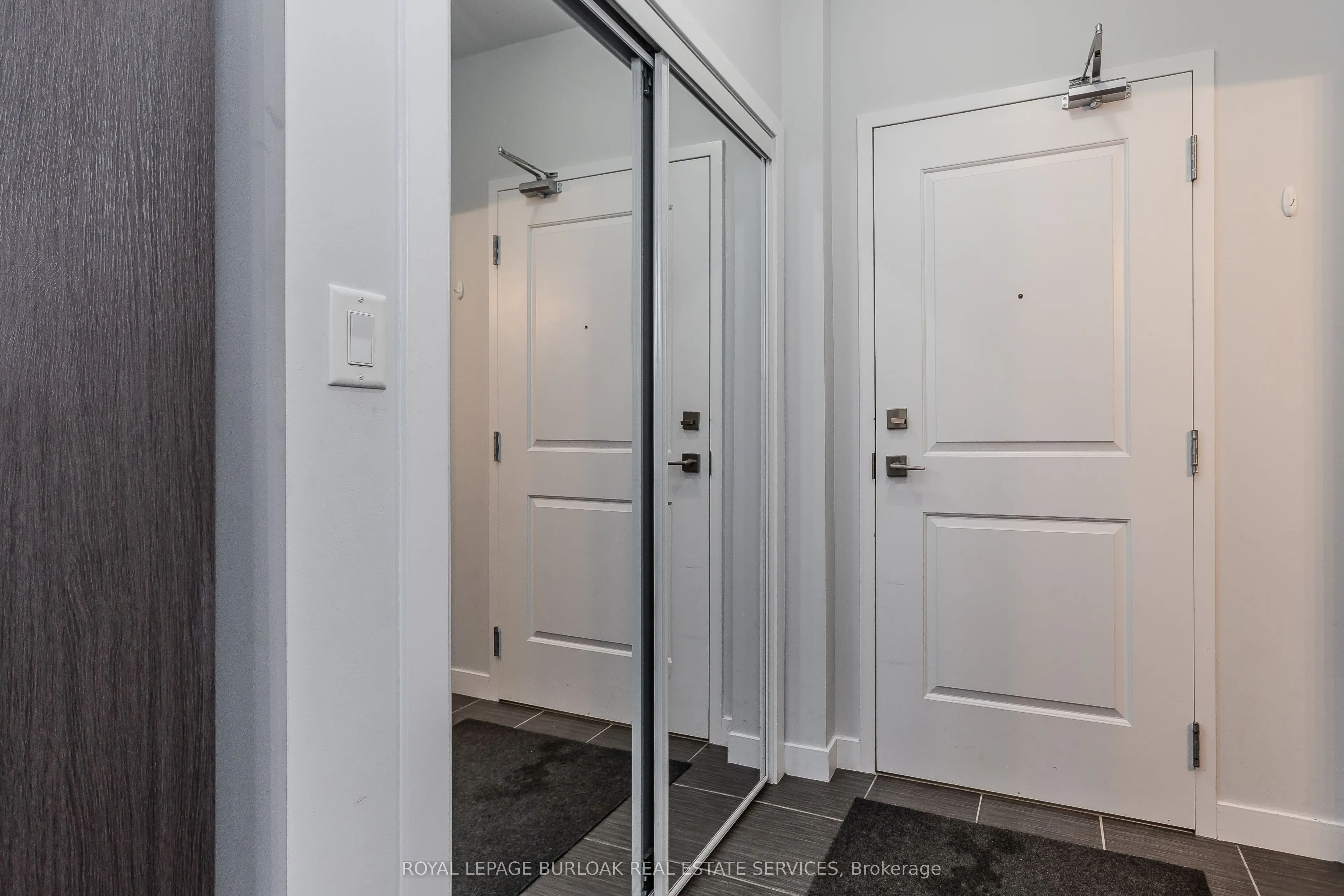 85 Robinson Street, #103