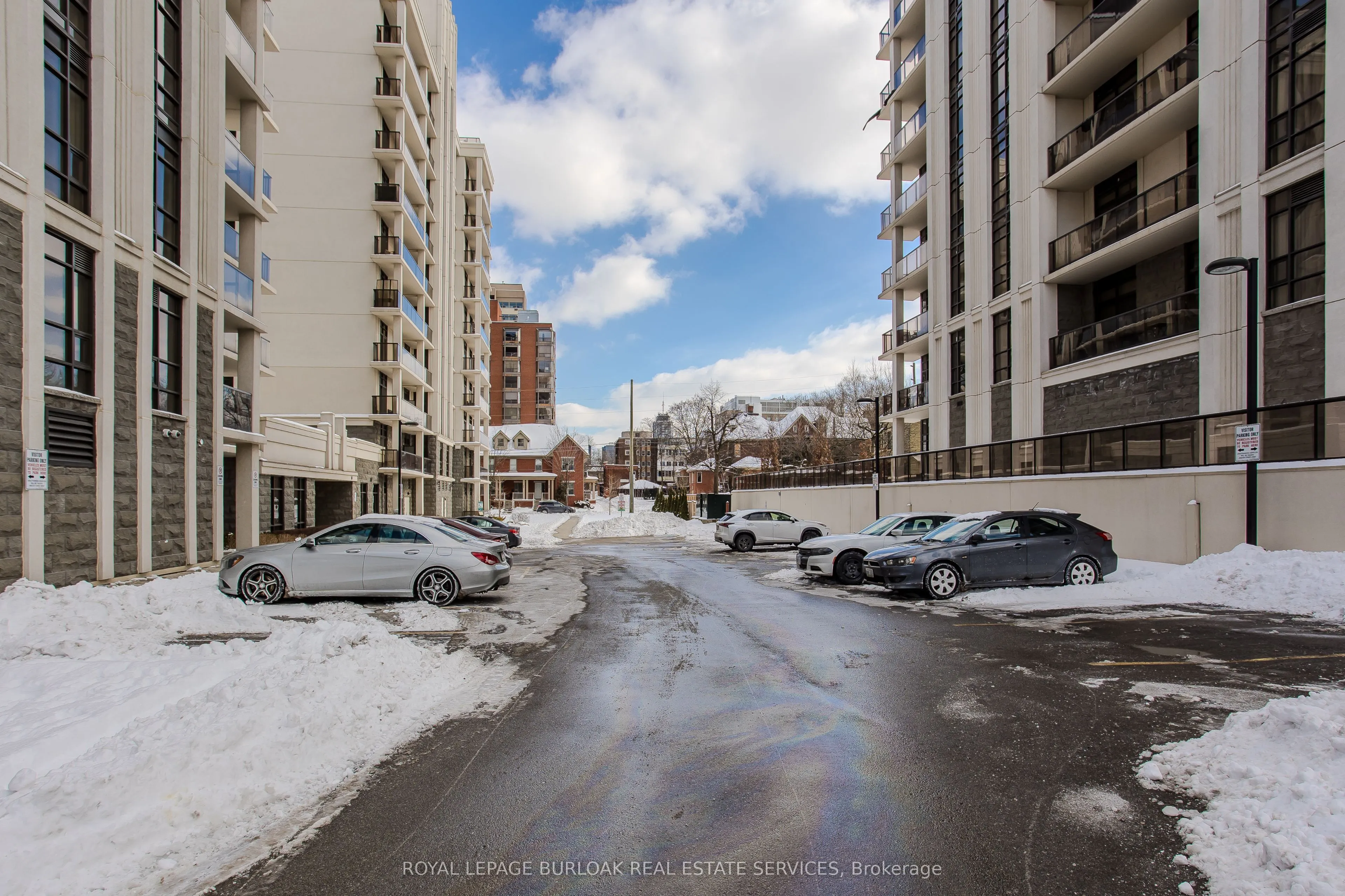 85 Robinson Street, #103