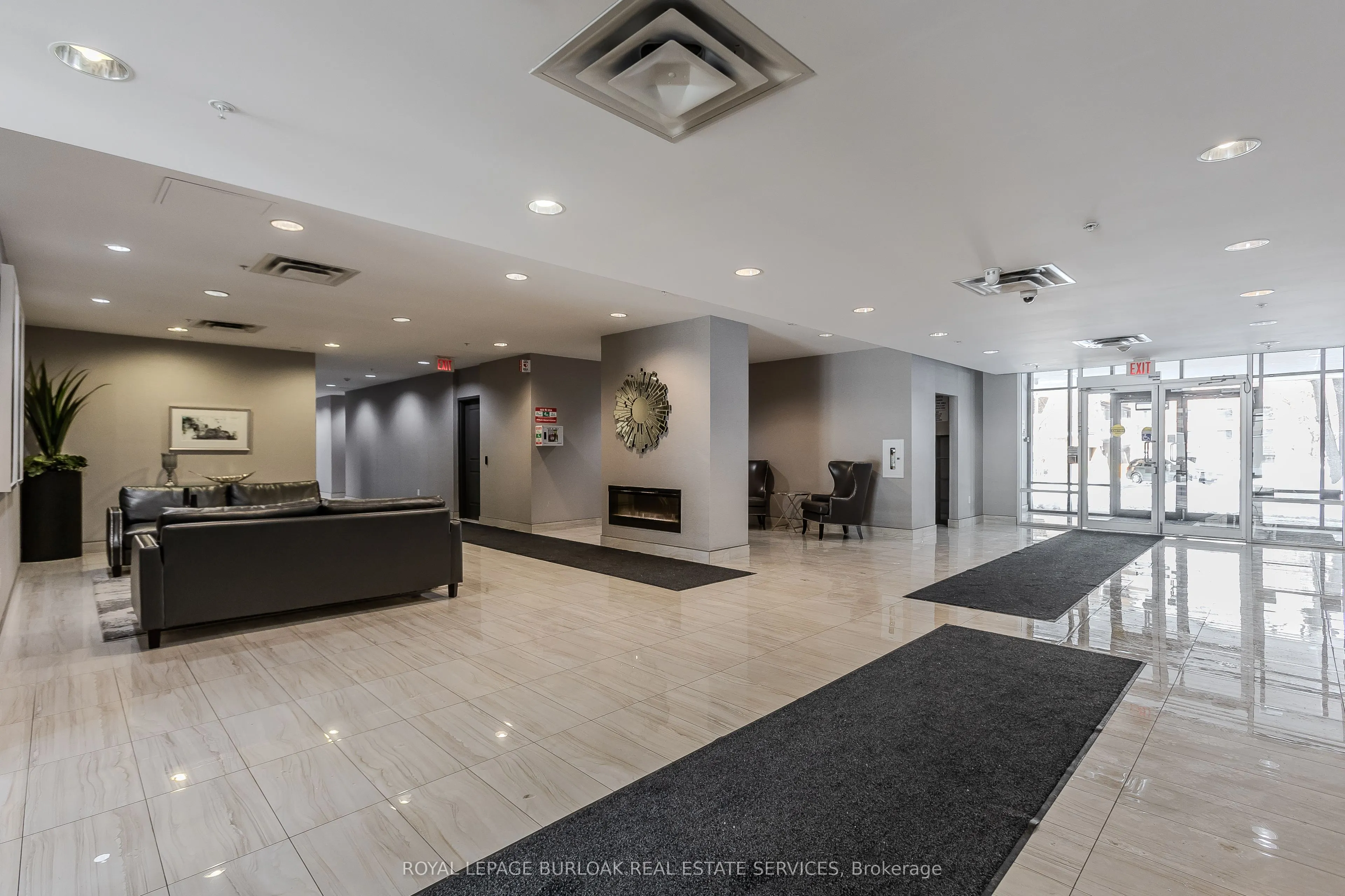 85 Robinson Street, #103