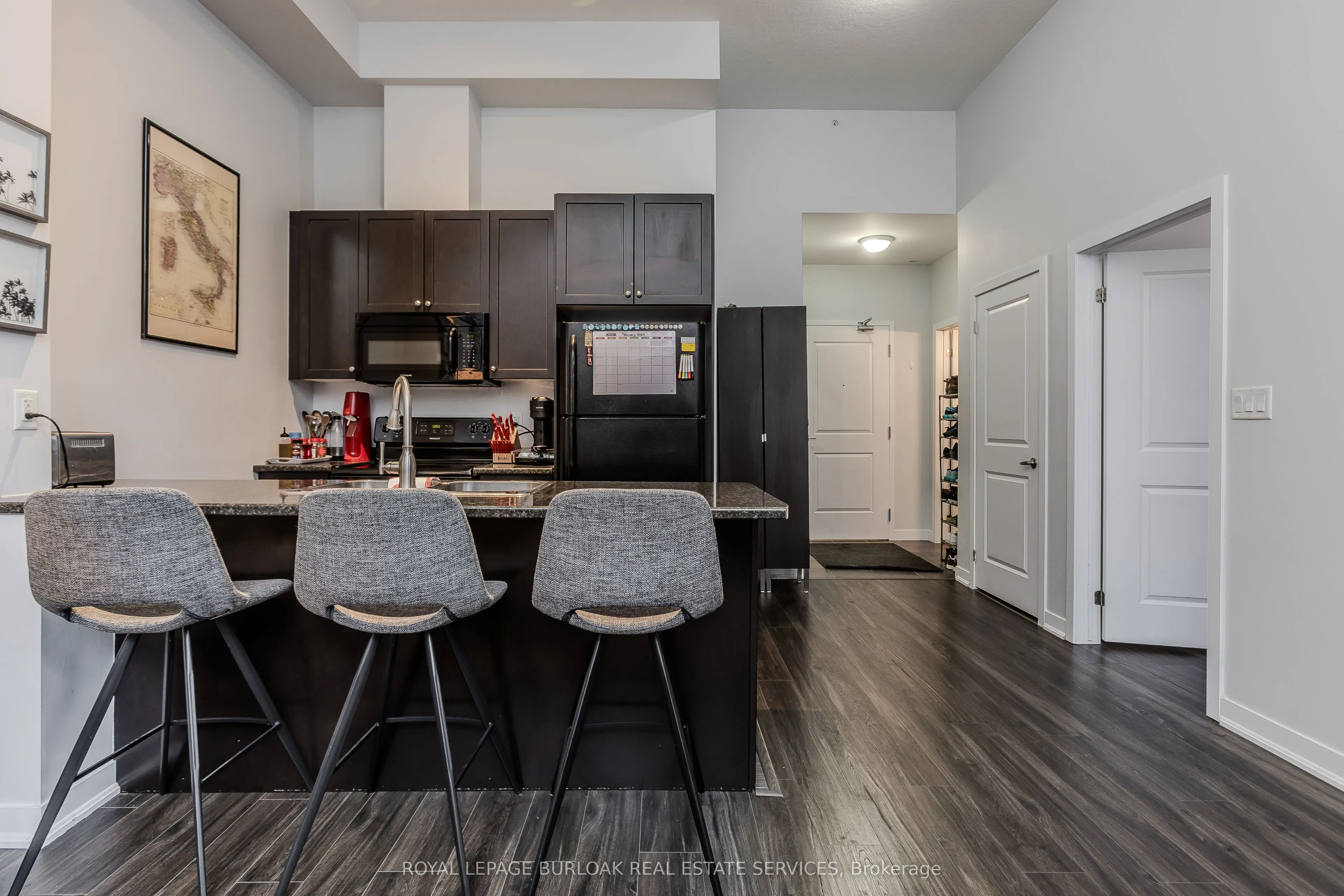 85 Robinson Street, #103