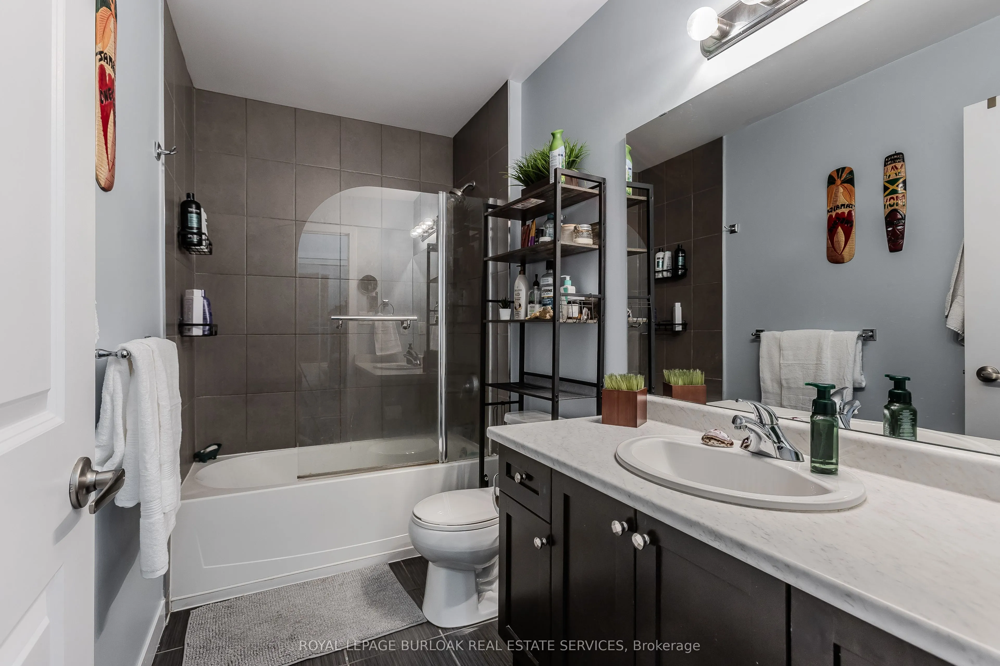 85 Robinson Street, #103