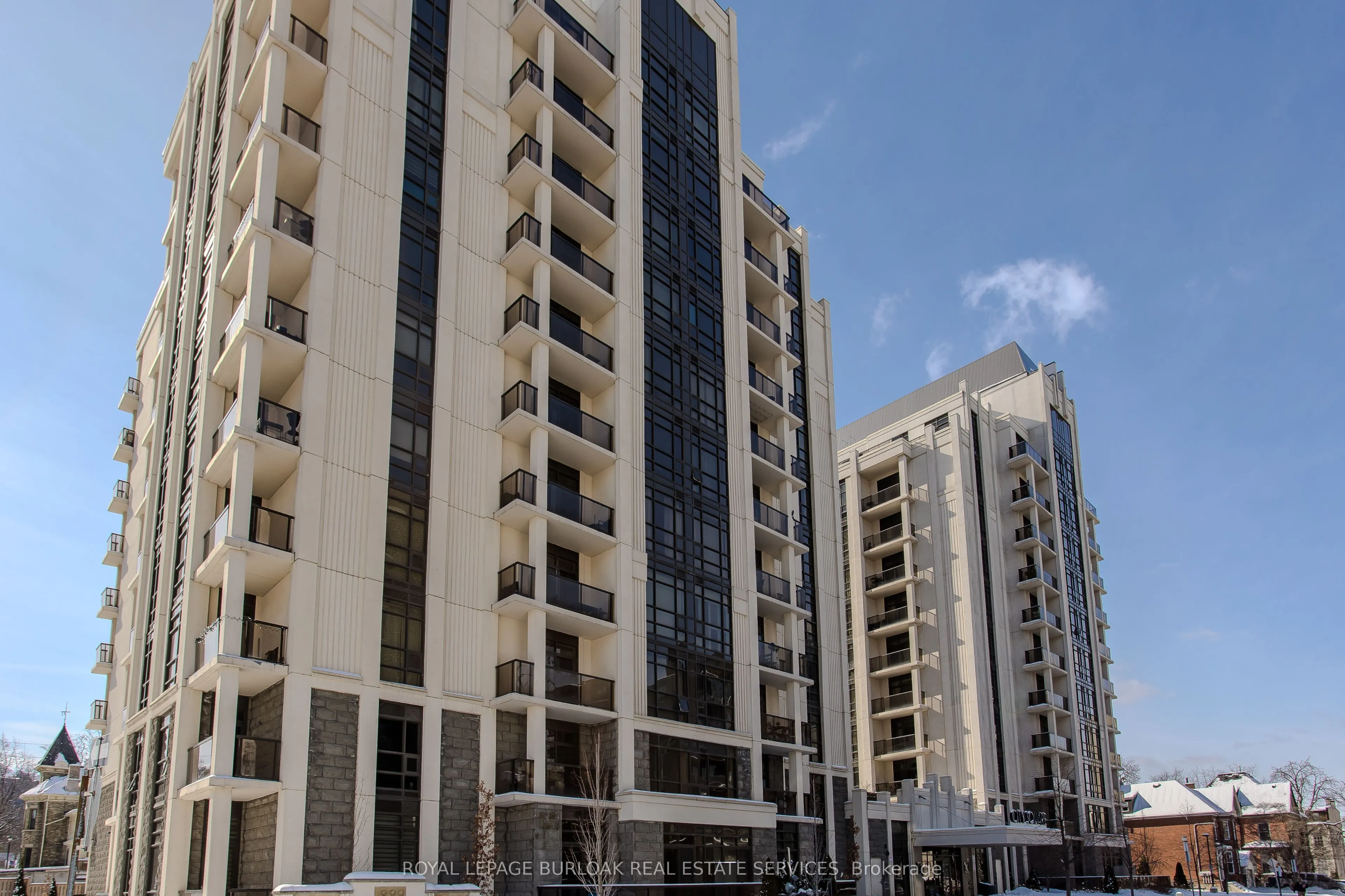 85 Robinson Street, #103