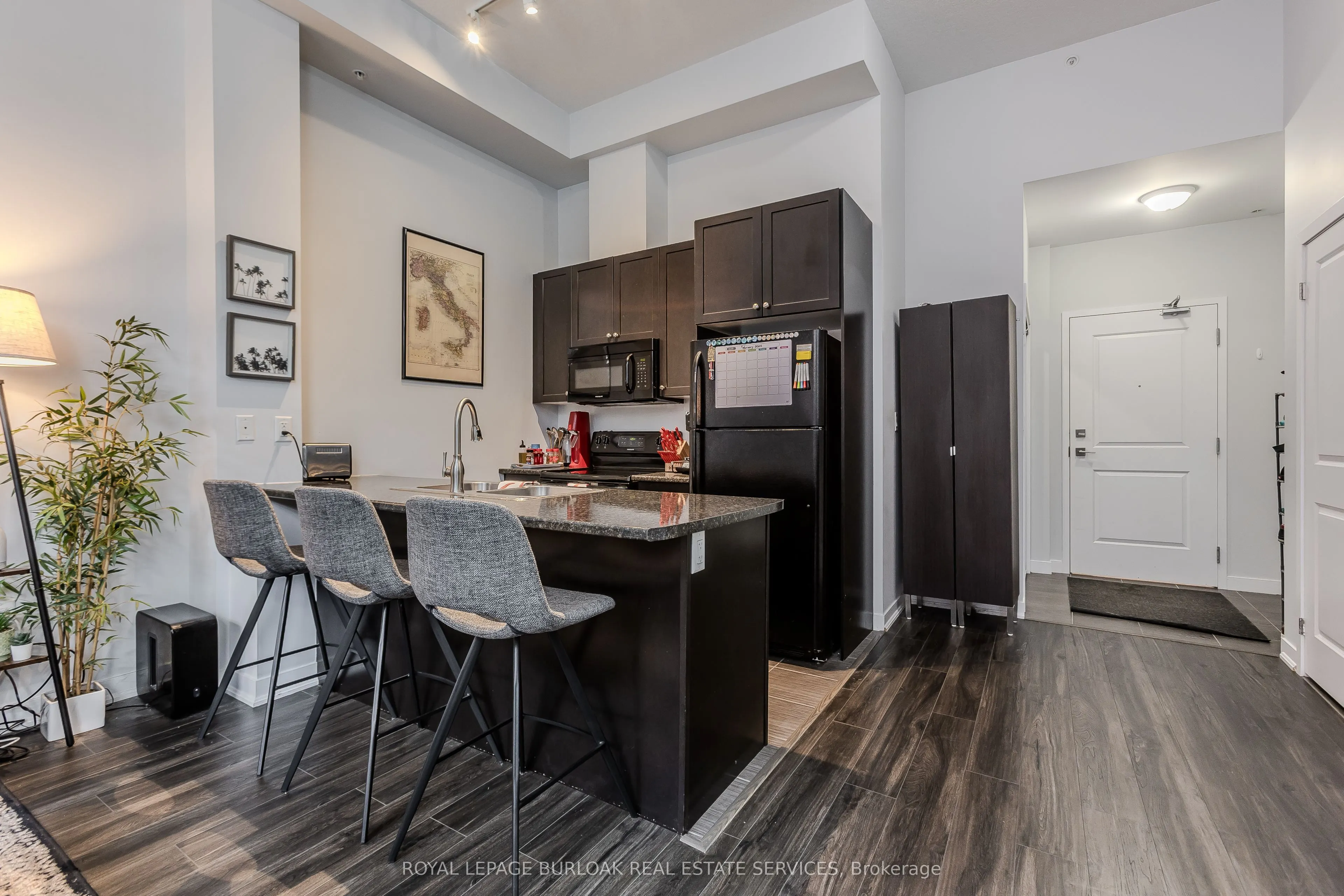 85 Robinson Street, #103