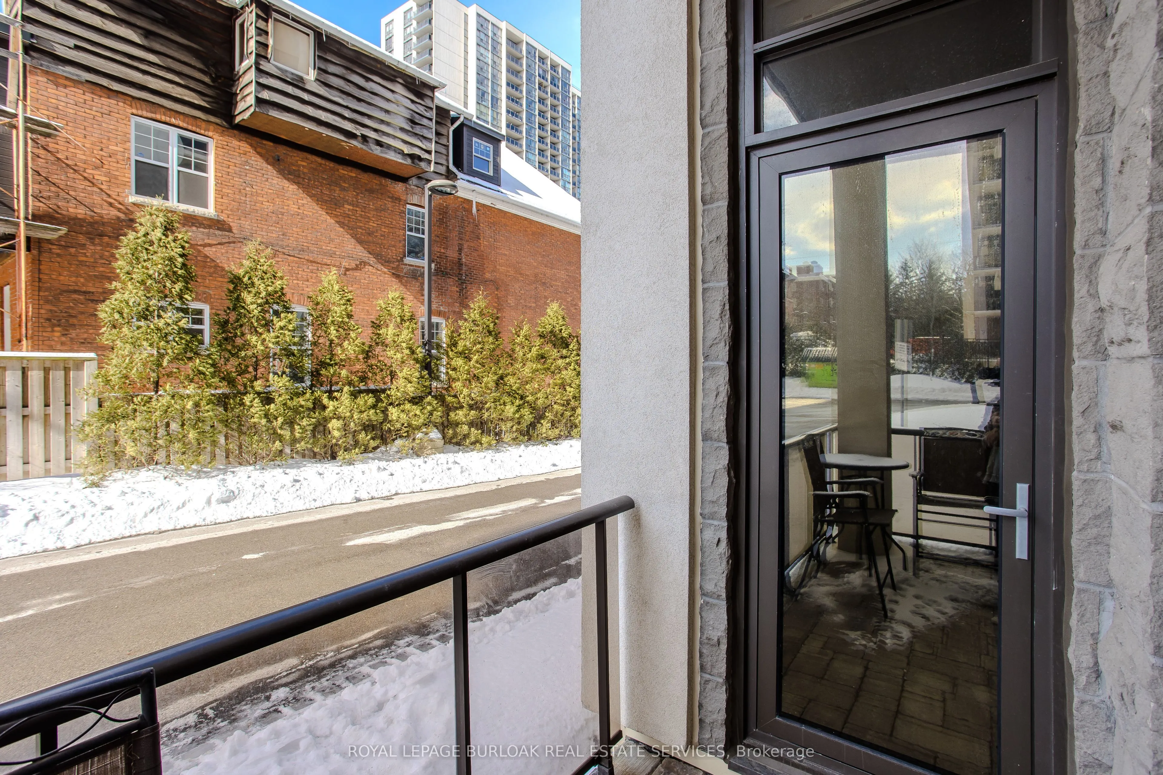 85 Robinson Street, #103
