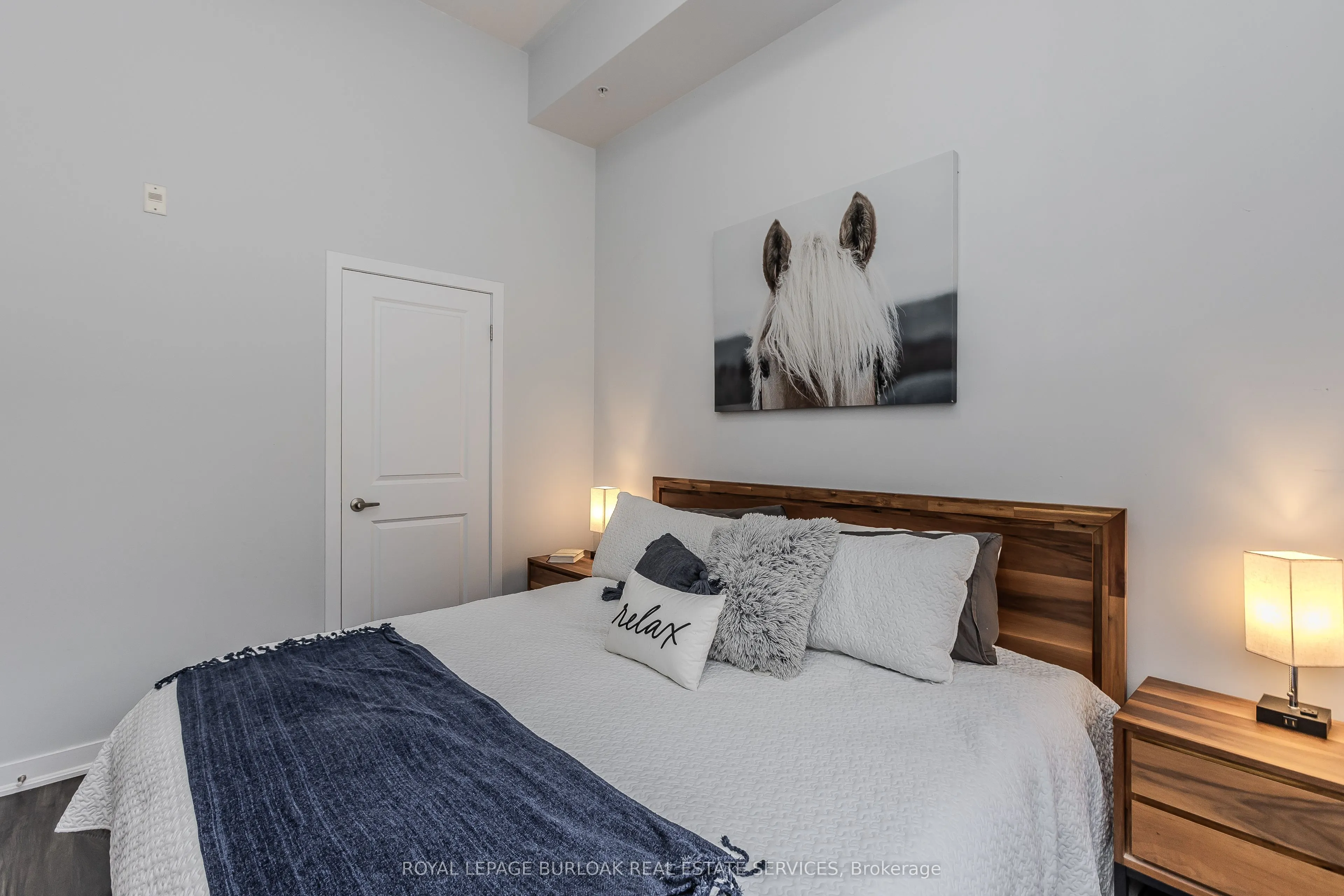 85 Robinson Street, #103