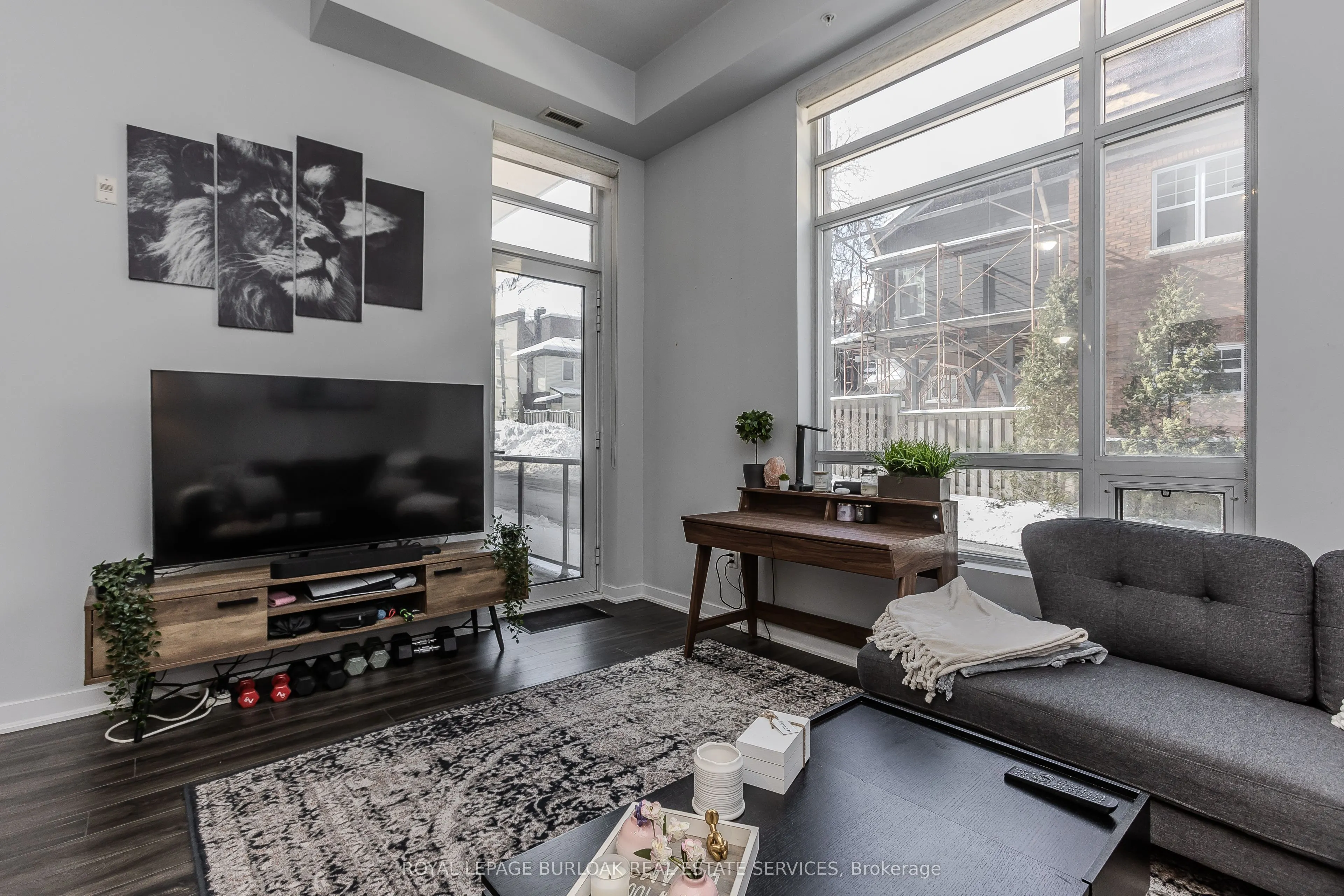 85 Robinson Street, #103