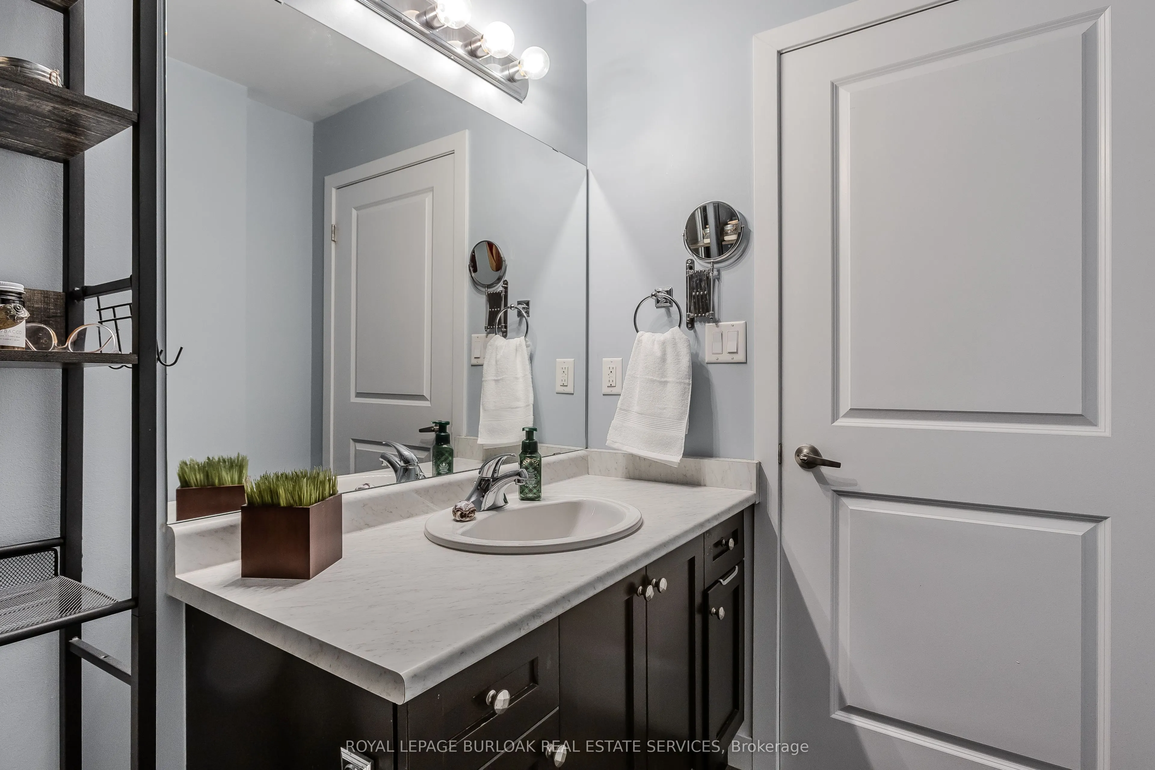 85 Robinson Street, #103