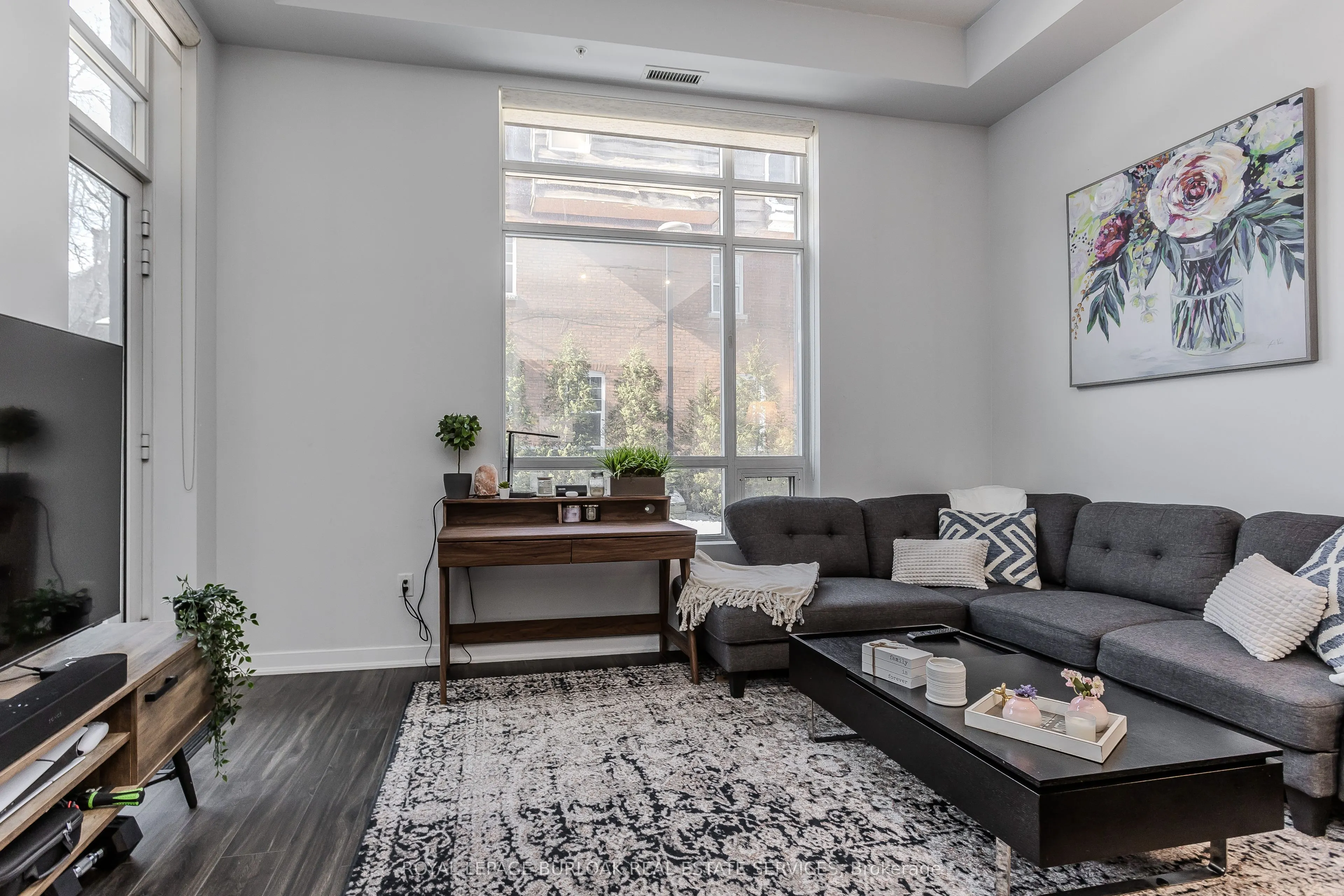 85 Robinson Street, #103