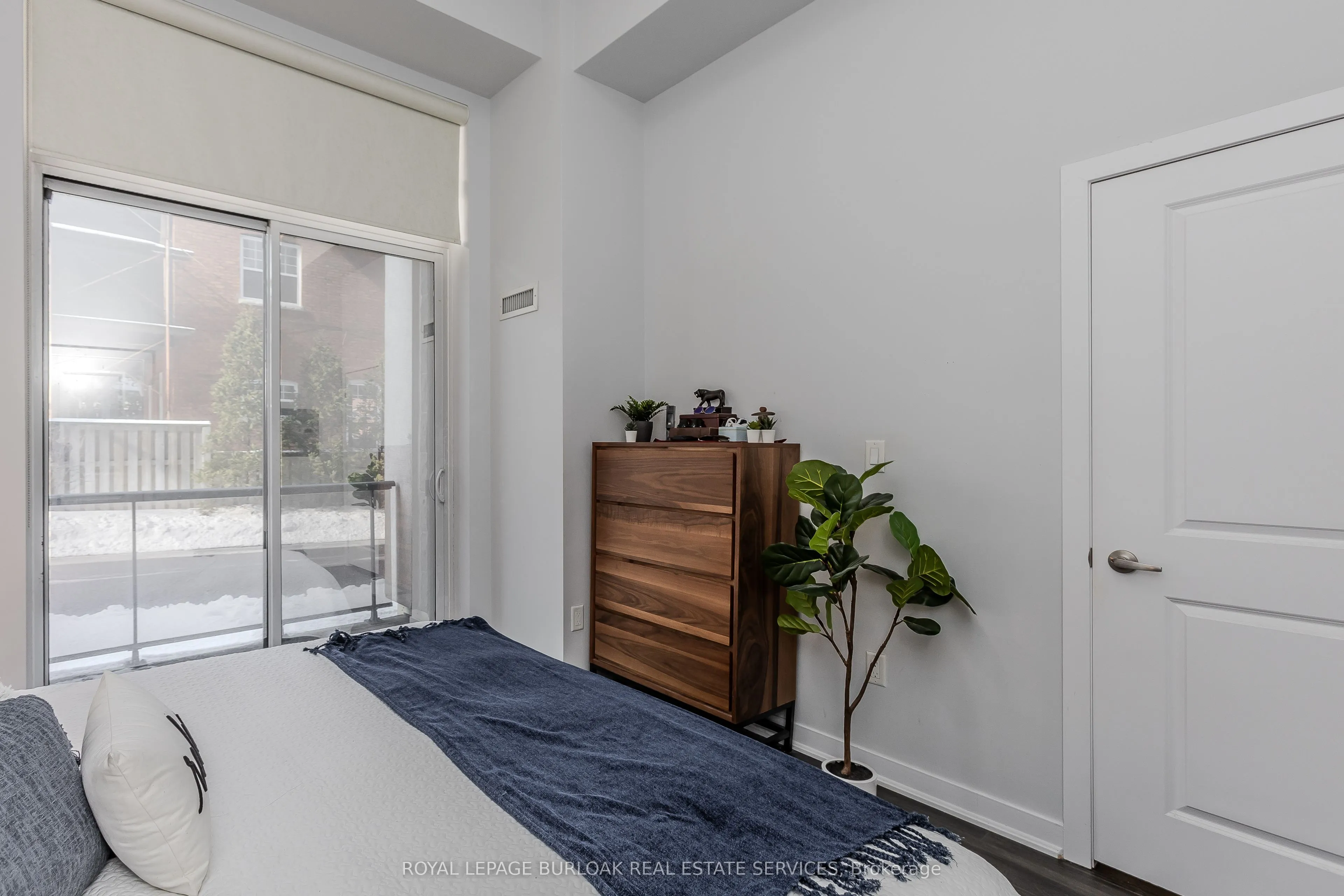 85 Robinson Street, #103