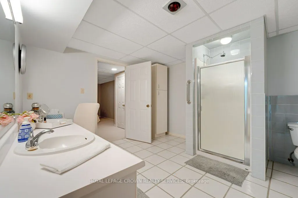 15 Quinte Crescent, #6