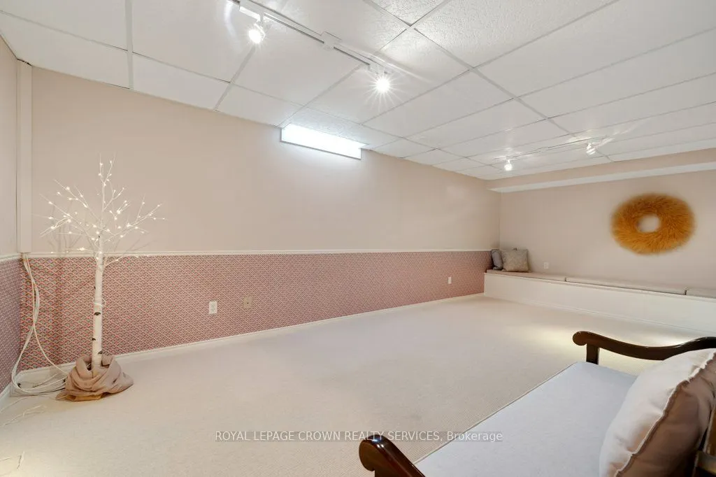 15 Quinte Crescent, #6