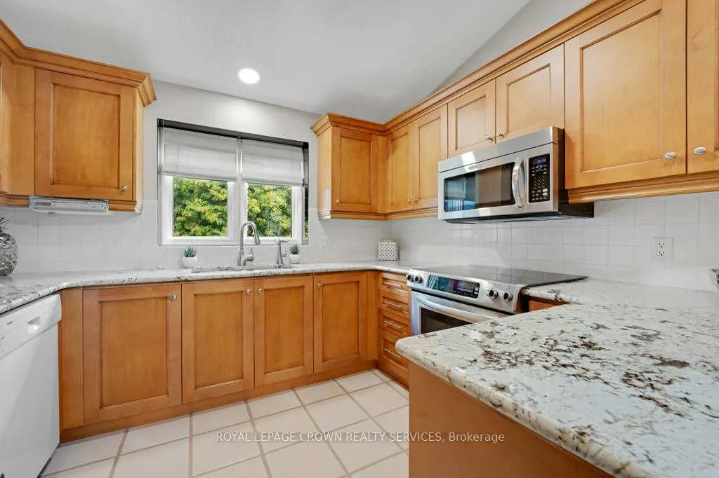 15 Quinte Crescent, #6