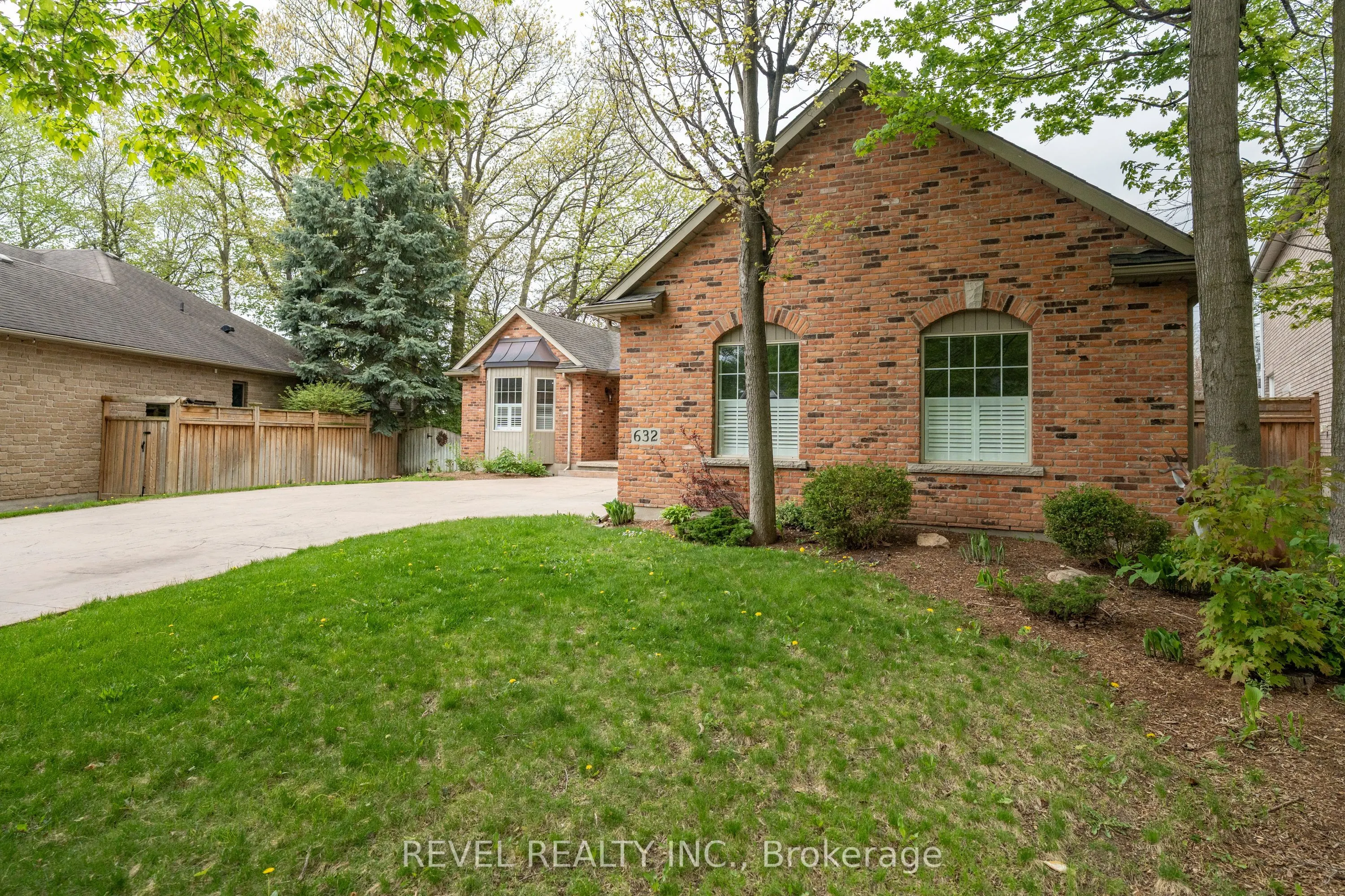 632 Bayhampton Crescent